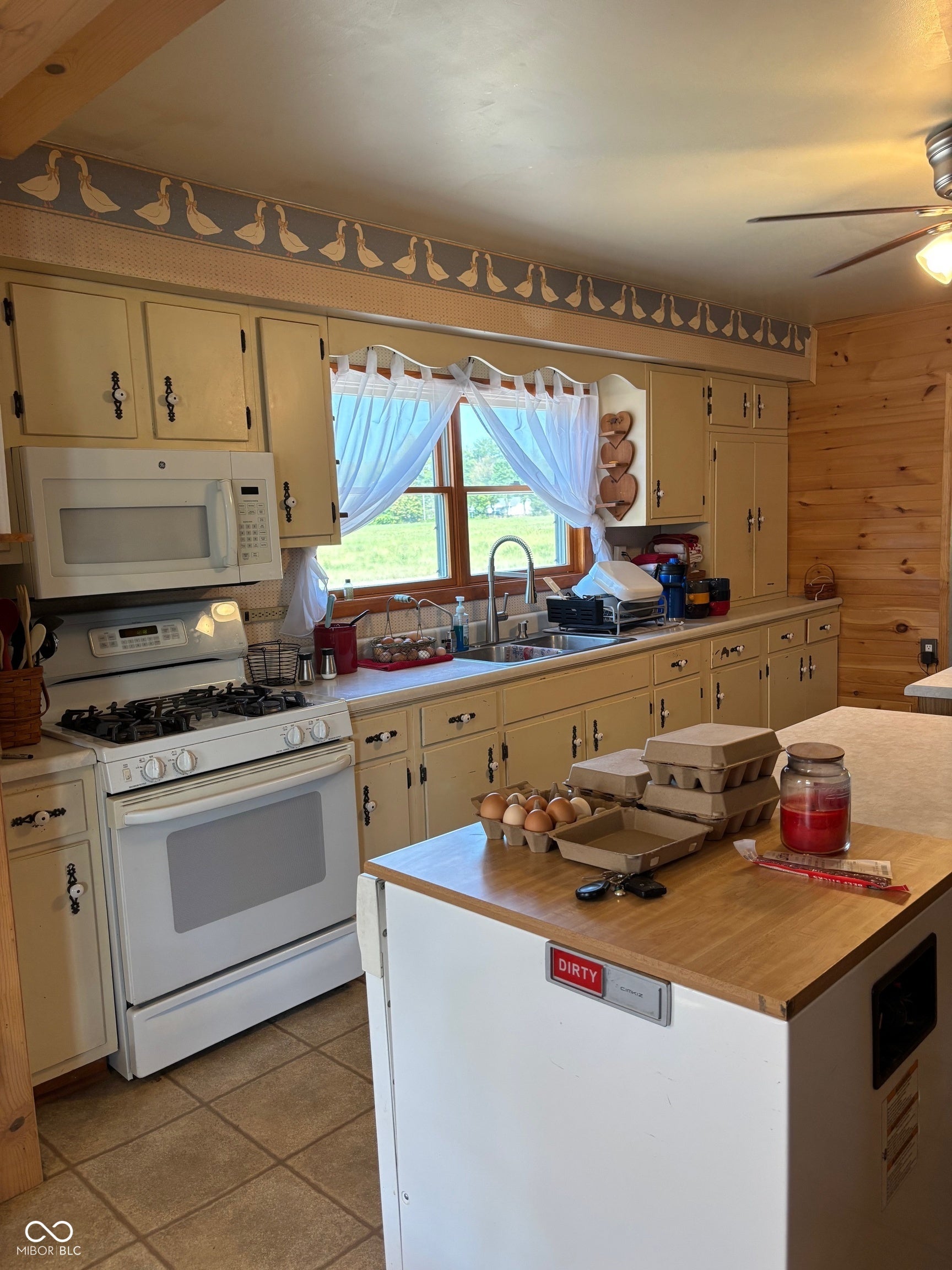 Columbus, Indiana, 47201, United States, 3 Bedrooms Bedrooms, ,2 BathroomsBathrooms,Residential,Active,1954421