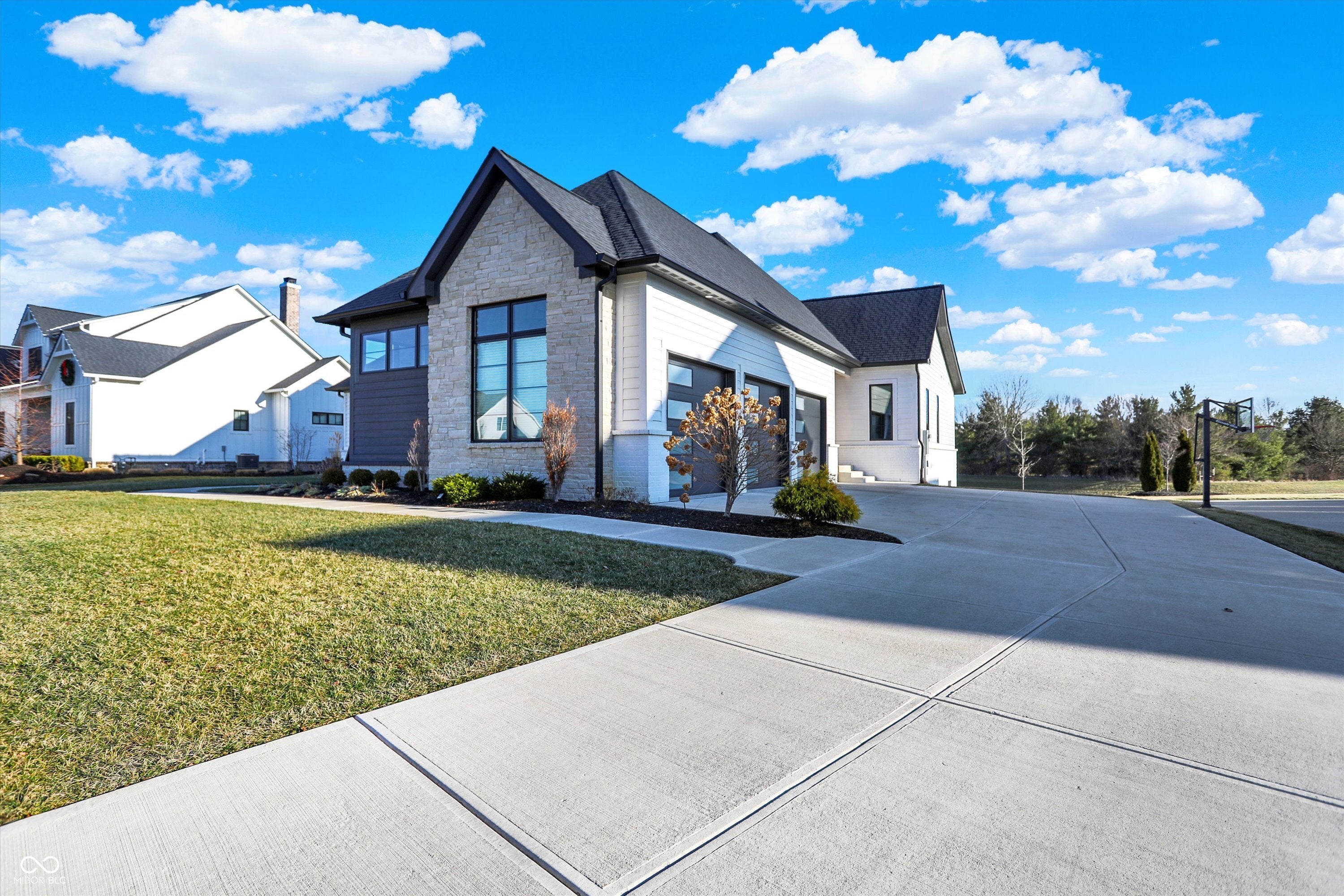 Zionsville, Indiana, 46077, United States, 4 Bedrooms Bedrooms, ,4 BathroomsBathrooms,Residential,Active,2008721