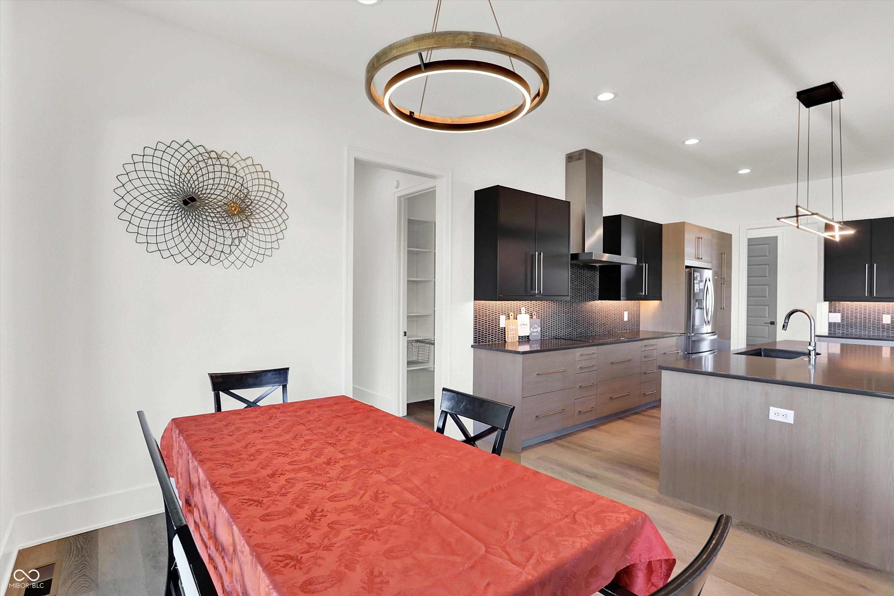 Zionsville, Indiana, 46077, United States, 4 Bedrooms Bedrooms, ,4 BathroomsBathrooms,Residential,Active,2008721