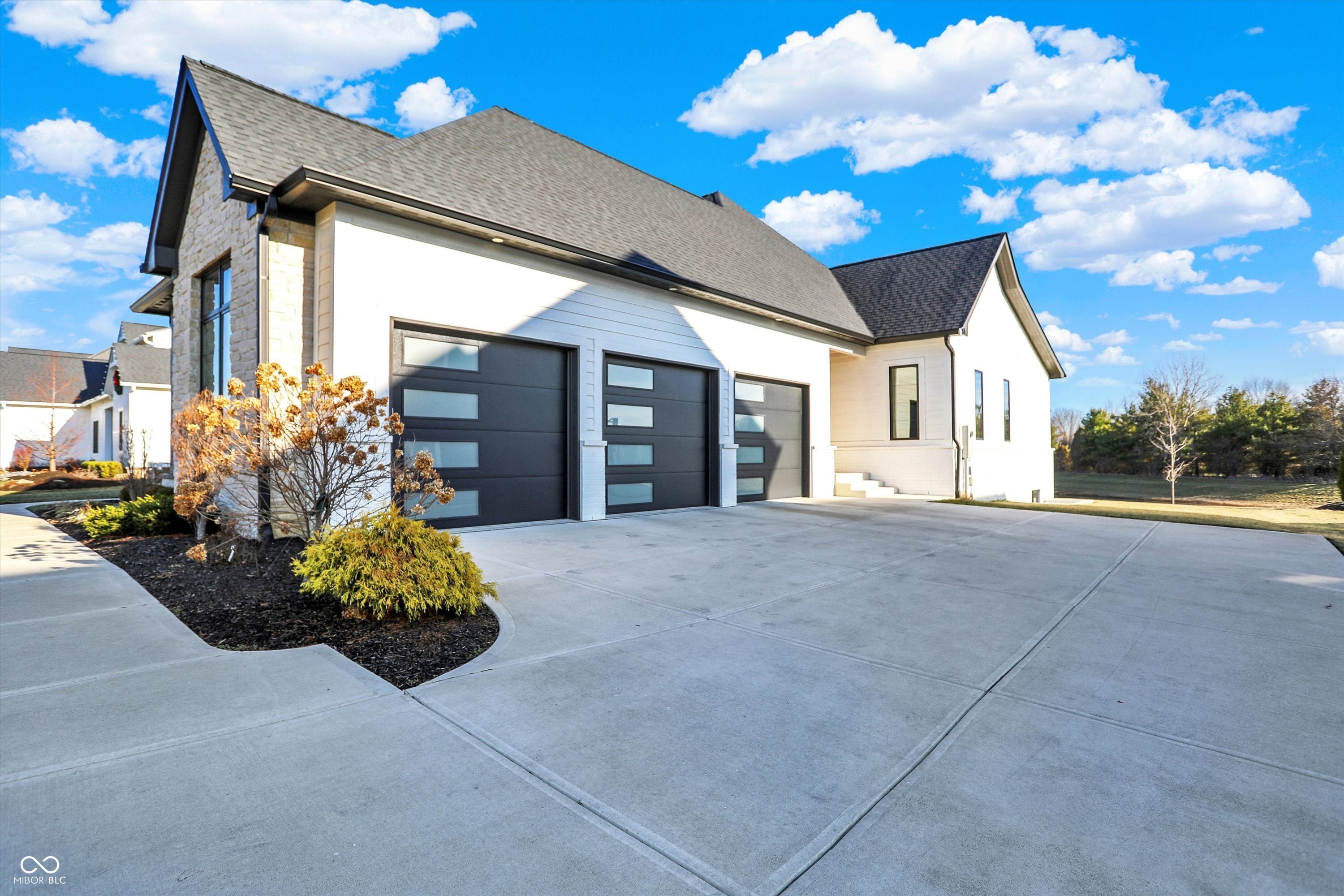 Zionsville, Indiana, 46077, United States, 4 Bedrooms Bedrooms, ,4 BathroomsBathrooms,Residential,Active,2008721