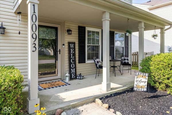 10093 BOYSENBERRY DR, FISHERS, IN 46038, photo 2 of 26