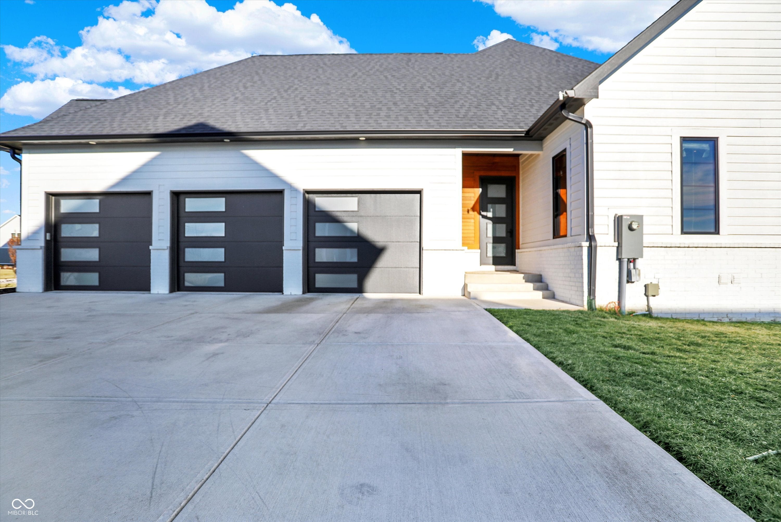 Zionsville, Indiana, 46077, United States, 4 Bedrooms Bedrooms, ,4 BathroomsBathrooms,Residential,Active,2008721