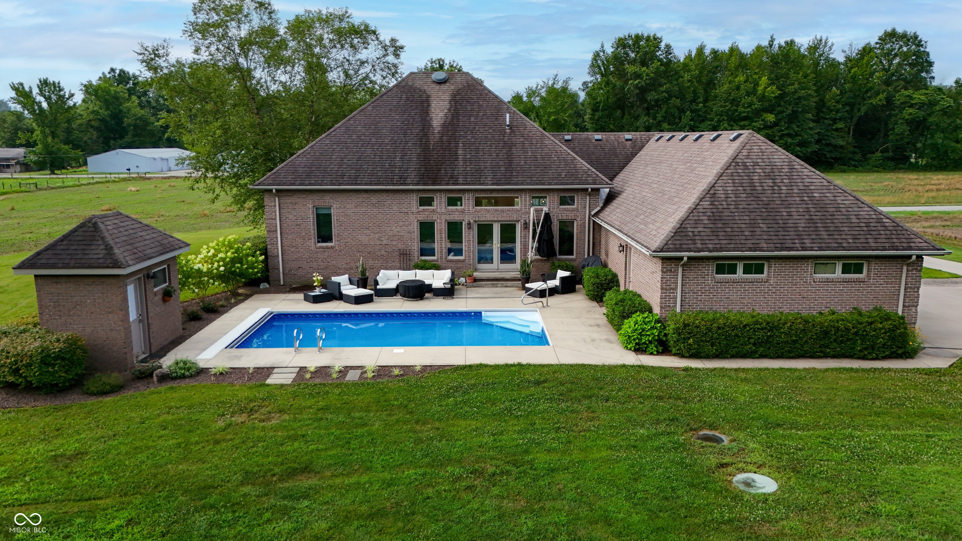 Columbus, Indiana, 47201, United States, 3 Bedrooms Bedrooms, ,3 BathroomsBathrooms,Residential,Active,1971810