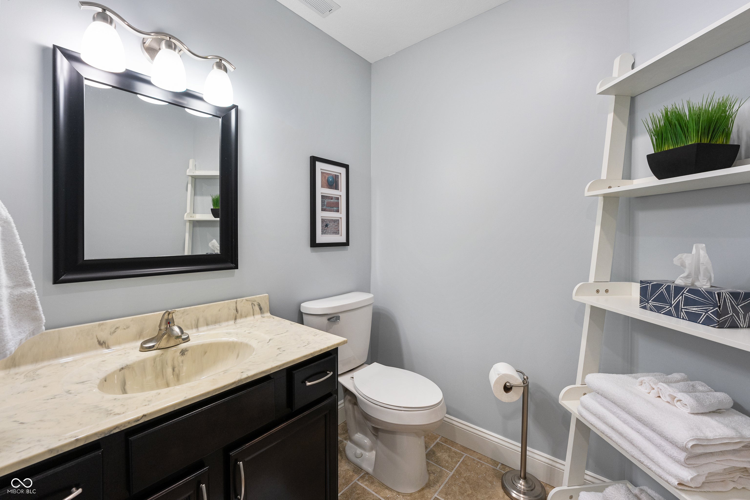 Columbus, Indiana, 47201, United States, 3 Bedrooms Bedrooms, ,3 BathroomsBathrooms,Residential,Active,1971810