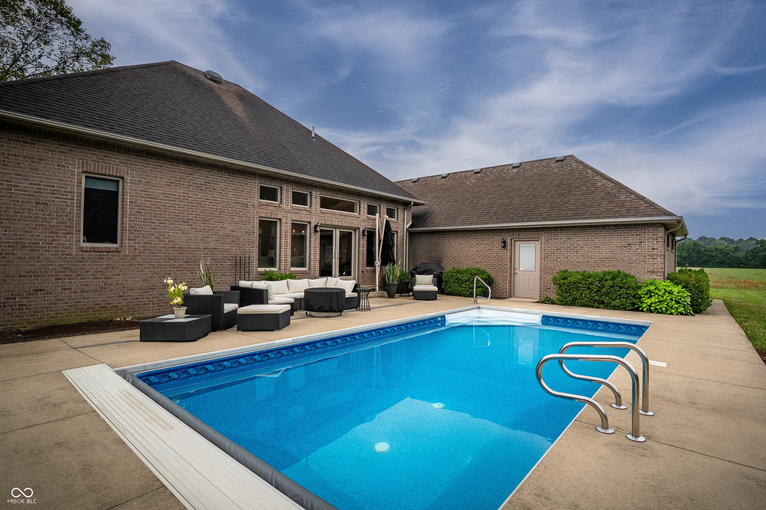 Columbus, Indiana, 47201, United States, 3 Bedrooms Bedrooms, ,3 BathroomsBathrooms,Residential,Active,1971810