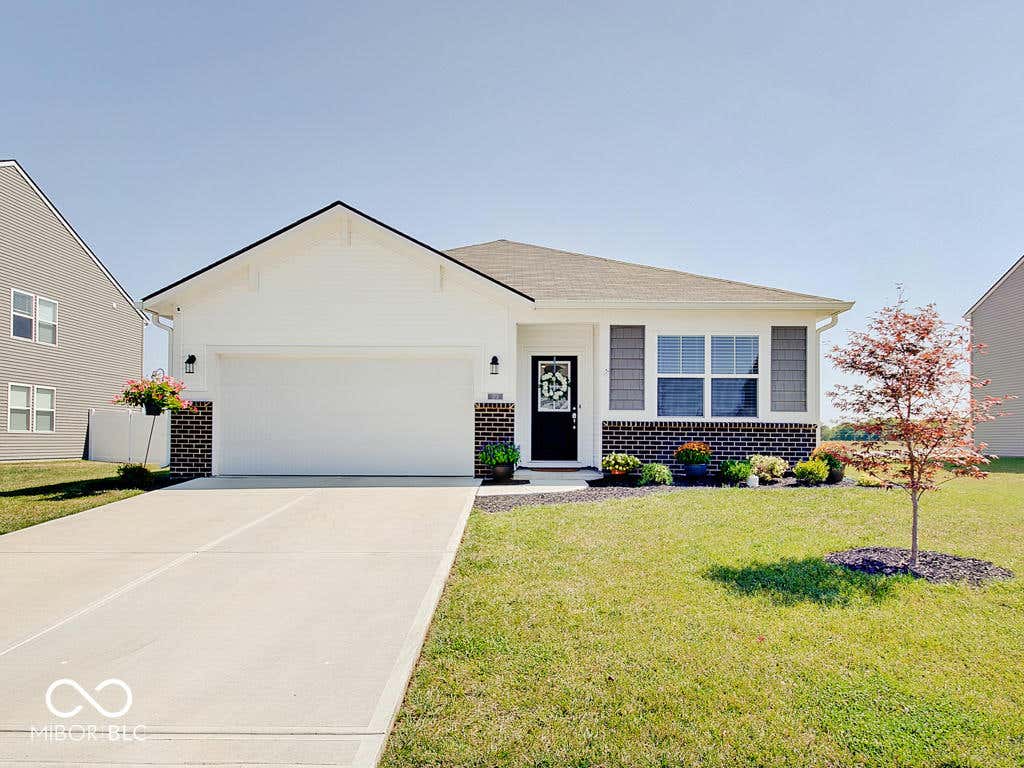 173 SWITCHGRASS LN, NEW WHITELAND, IN 46184, photo 1 of 36