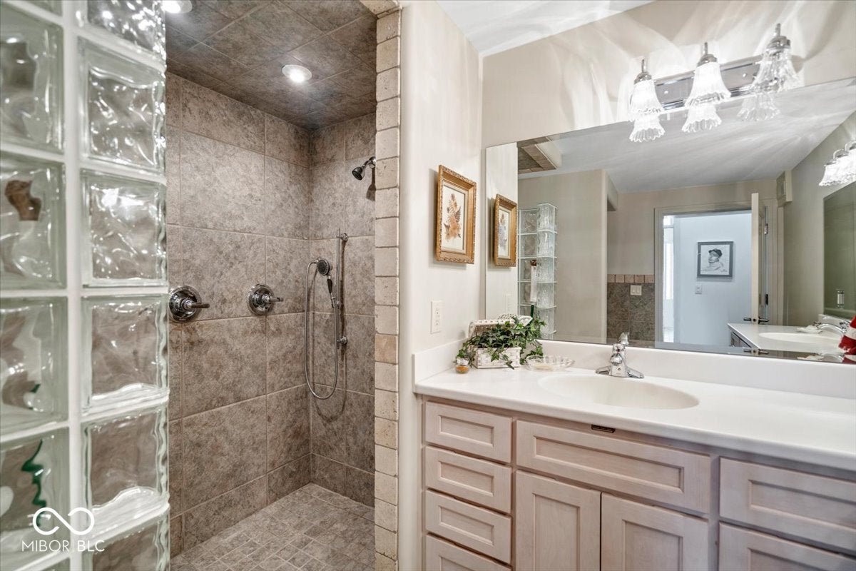 Indianapolis, Indiana, 46256, United States, 4 Bedrooms Bedrooms, ,7 BathroomsBathrooms,Residential,Active,1933721