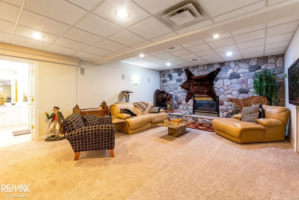 Shelby Twp, Michigan, 48315, United States, 4 Bedrooms Bedrooms, ,6 BathroomsBathrooms,Residential,Active,1926666