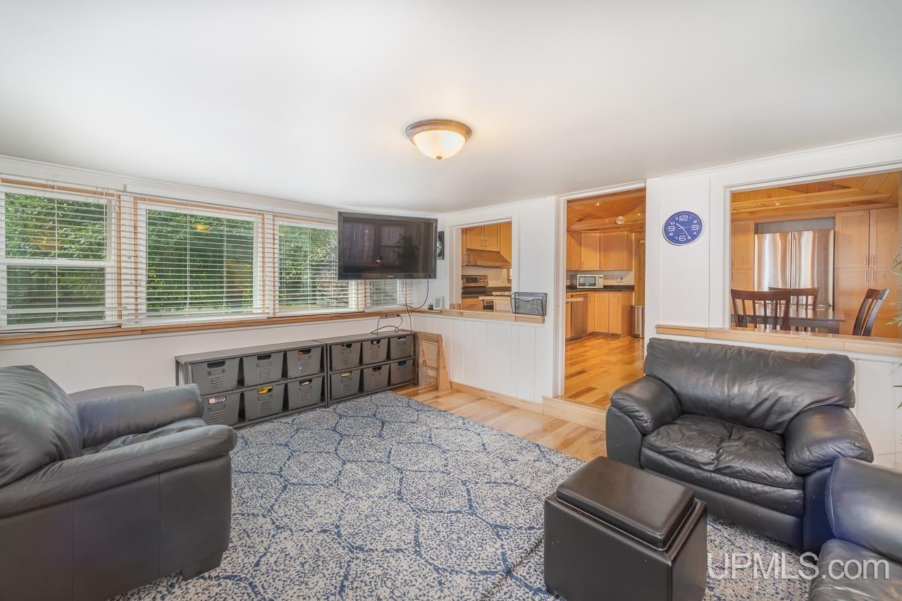 Au Train, Michigan, 49806, United States, 7 Bedrooms Bedrooms, ,7 BathroomsBathrooms,Residential,Active,2015448