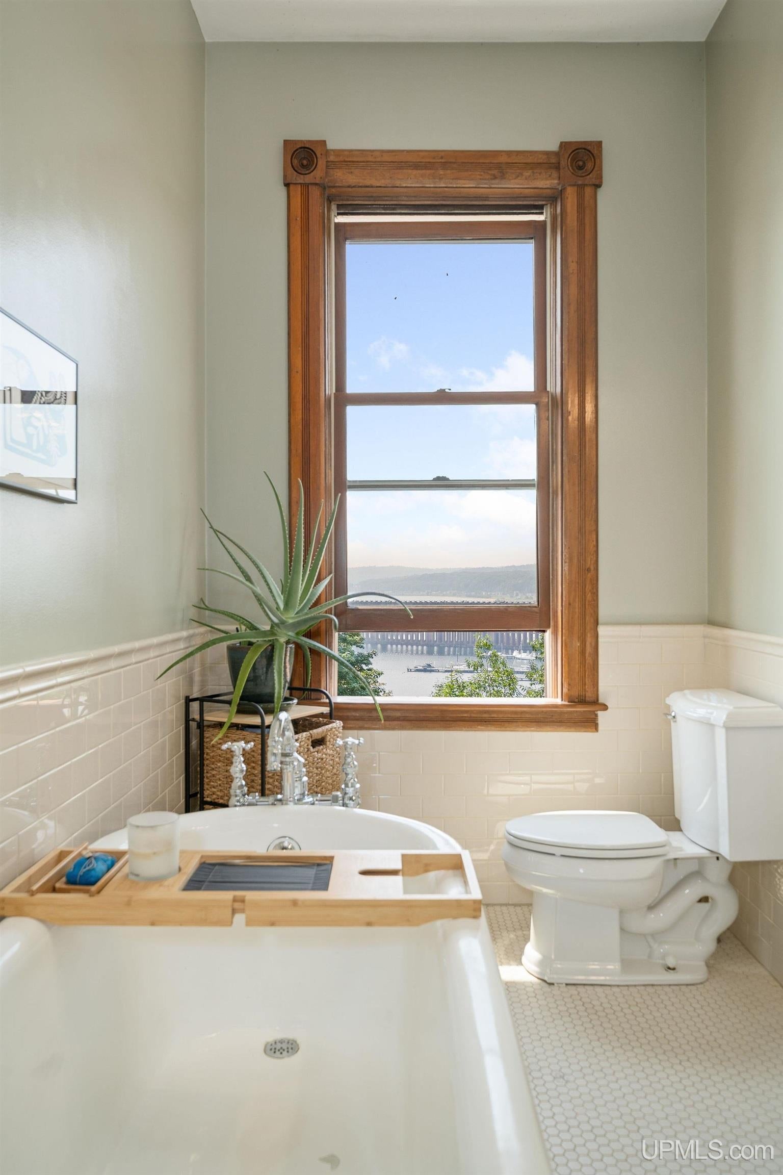 Marquette, Michigan, 49855, United States, 4 Bedrooms Bedrooms, ,4 BathroomsBathrooms,Residential,Active,1907987