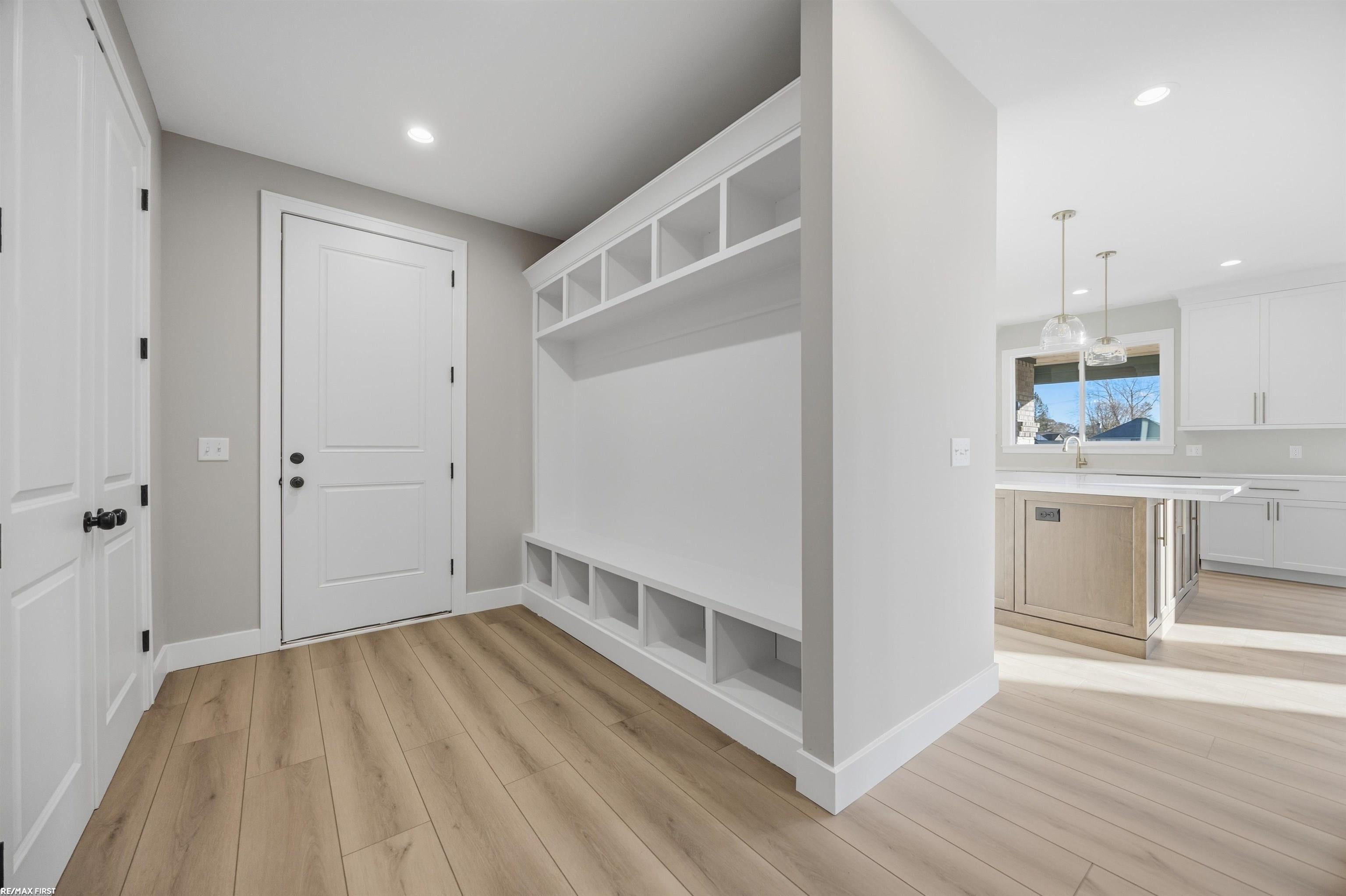 Shelby Twp, Michigan, 48315, United States, 4 Bedrooms Bedrooms, ,4 BathroomsBathrooms,Residential,Active,2009161