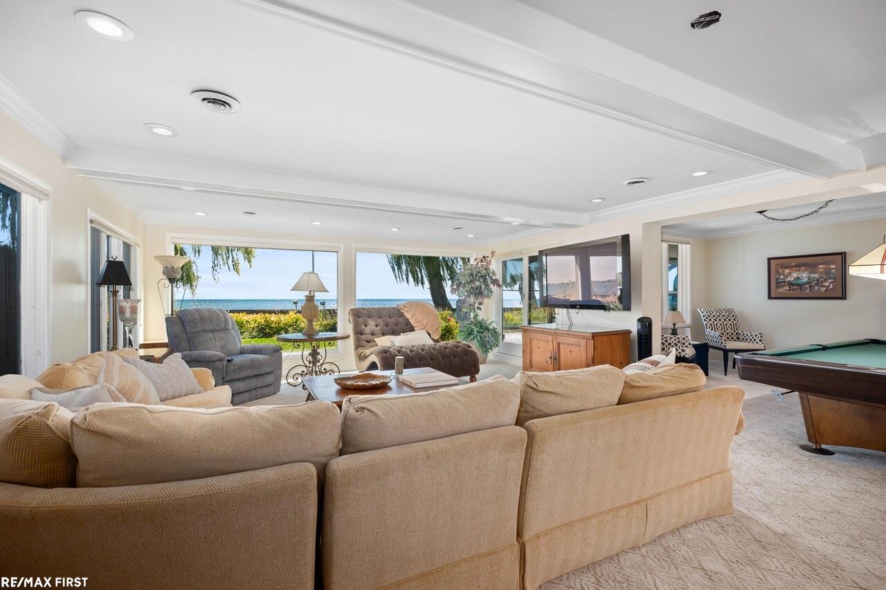 Harrison Twp, Michigan, 48045, United States, 3 Bedrooms Bedrooms, ,4 BathroomsBathrooms,Residential,Active,1965831