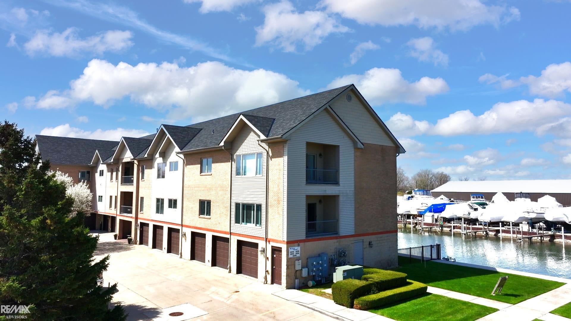 Harrison Twp, Michigan, 48045, United States, 2 Bedrooms Bedrooms, ,3 BathroomsBathrooms,Residential,Active,2042154