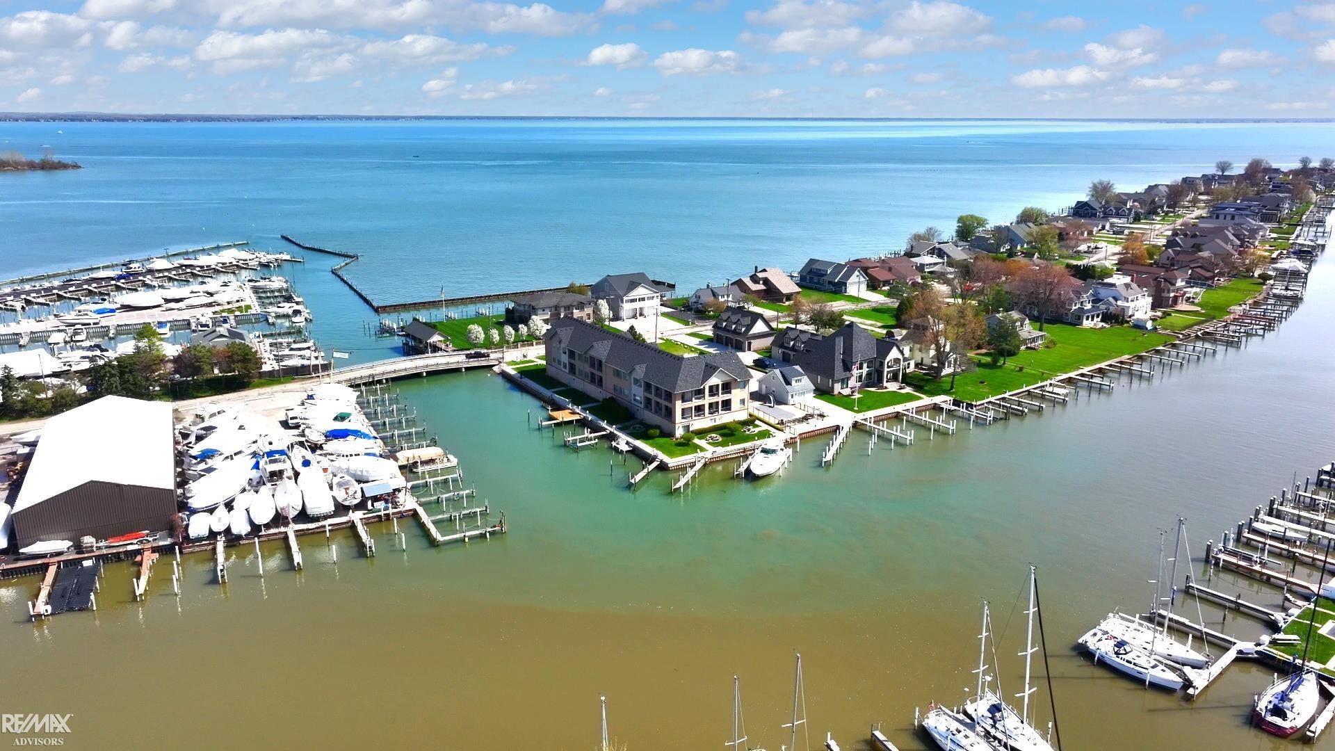 Harrison Twp, Michigan, 48045, United States, 2 Bedrooms Bedrooms, ,3 BathroomsBathrooms,Residential,Active,2042154