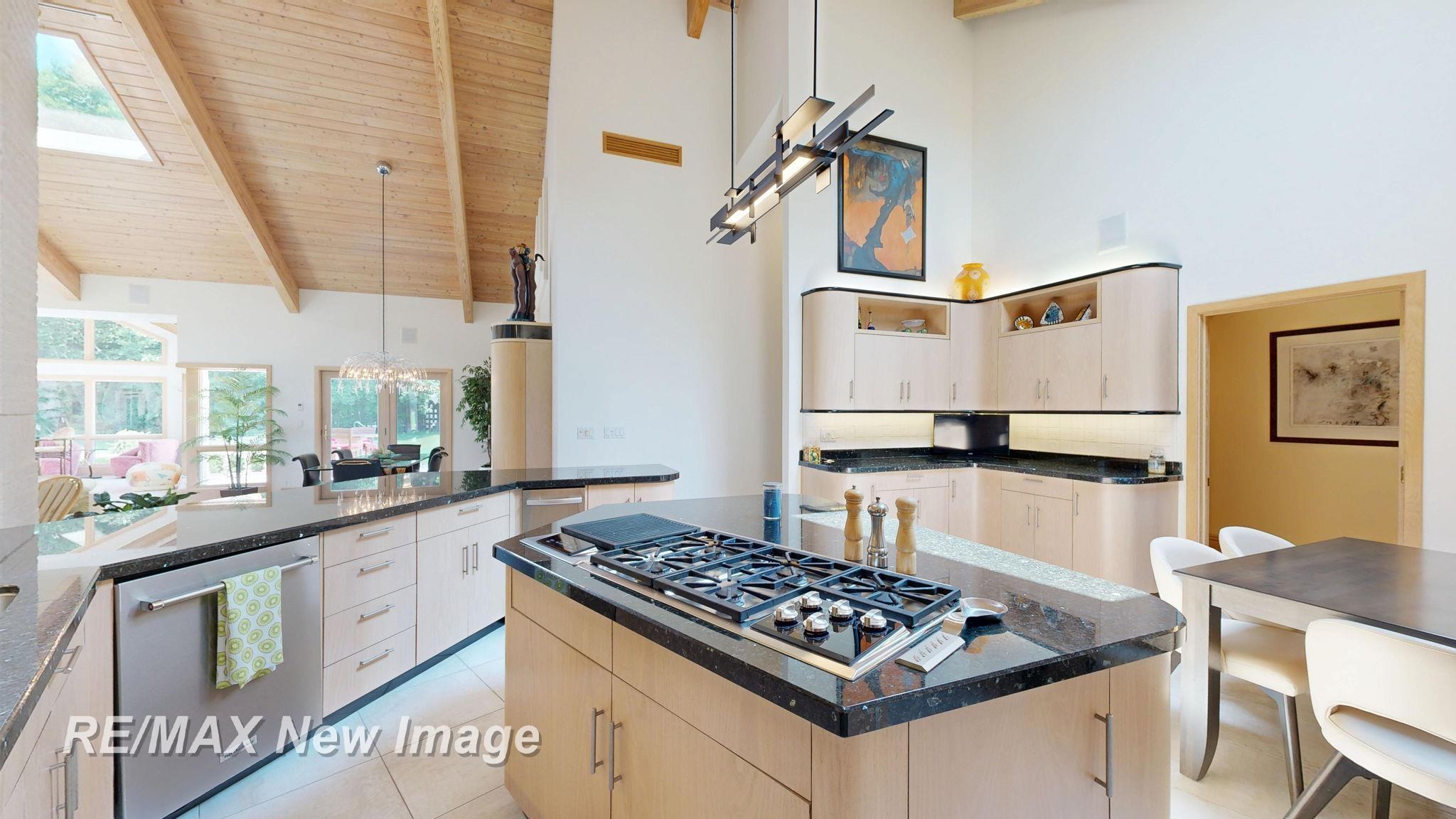 Saginaw, Michigan, 48609, United States, 3 Bedrooms Bedrooms, ,4 BathroomsBathrooms,Residential,Active,1999939