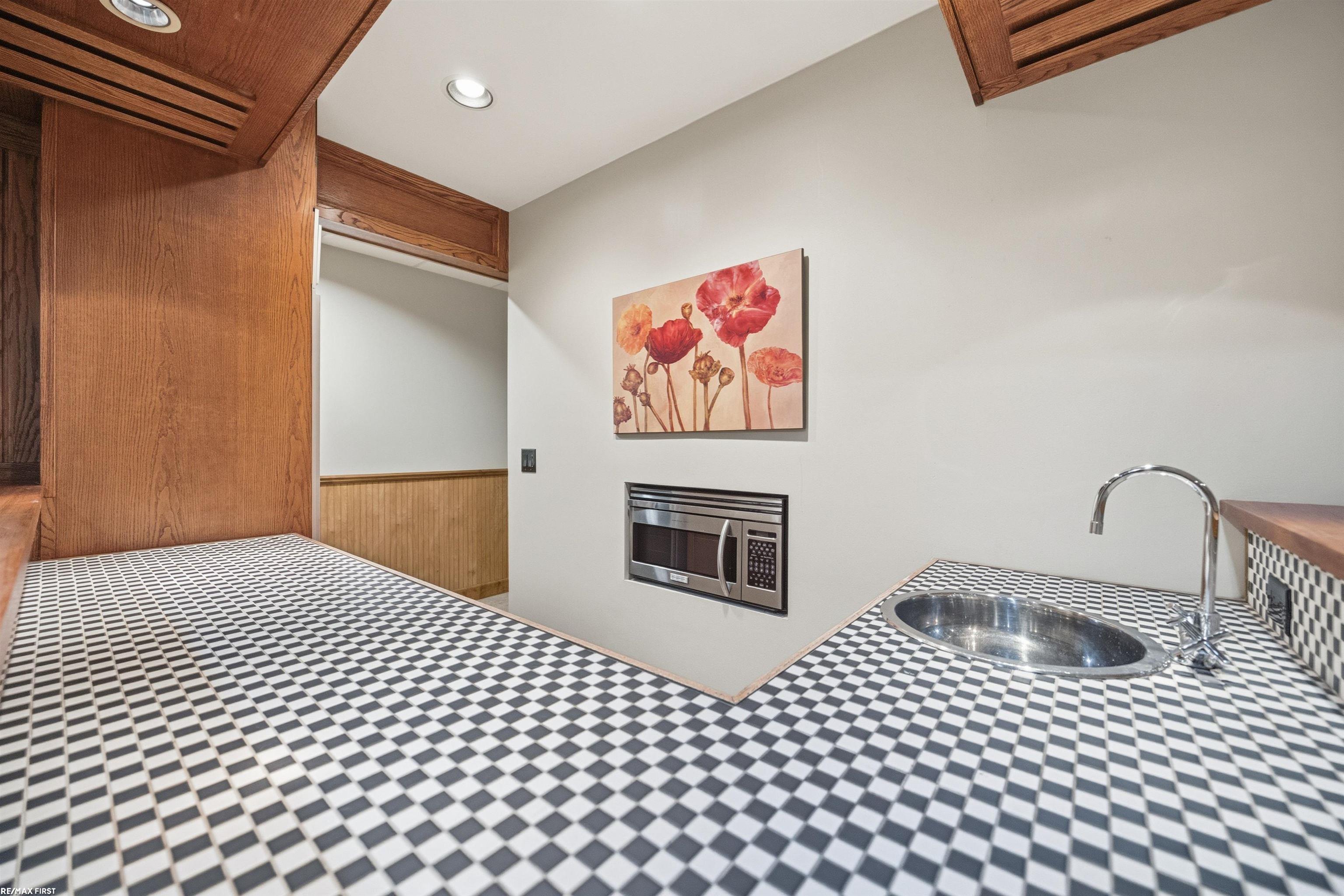 Bloomfield Hills, Michigan, 48301, United States, 5 Bedrooms Bedrooms, ,5 BathroomsBathrooms,Residential,Active,1985866