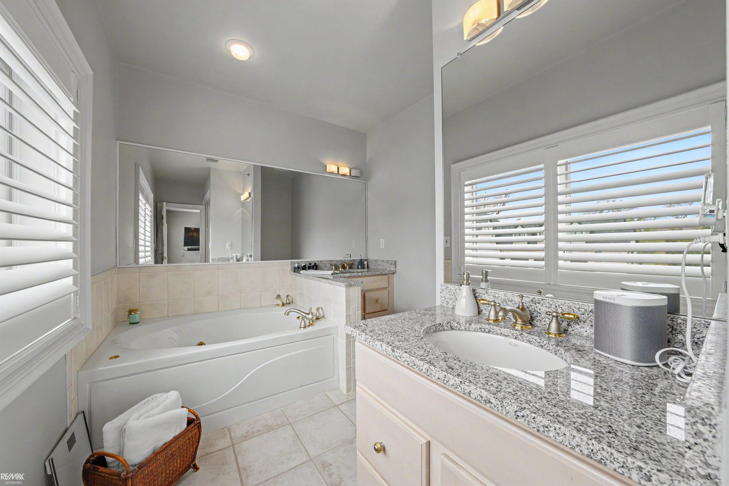 Harrison Twp, Michigan, 48045, United States, 2 Bedrooms Bedrooms, ,3 BathroomsBathrooms,Residential,Active,2042154