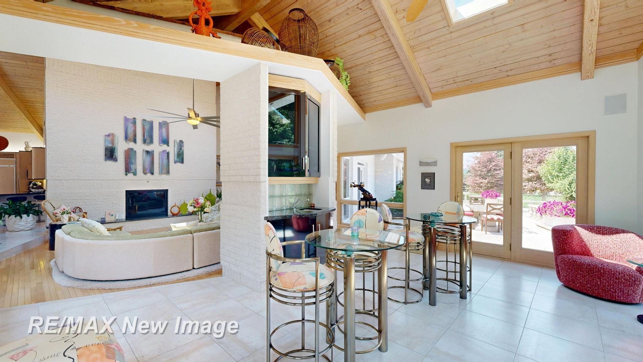 Saginaw, Michigan, 48609, United States, 3 Bedrooms Bedrooms, ,4 BathroomsBathrooms,Residential,Active,1999939