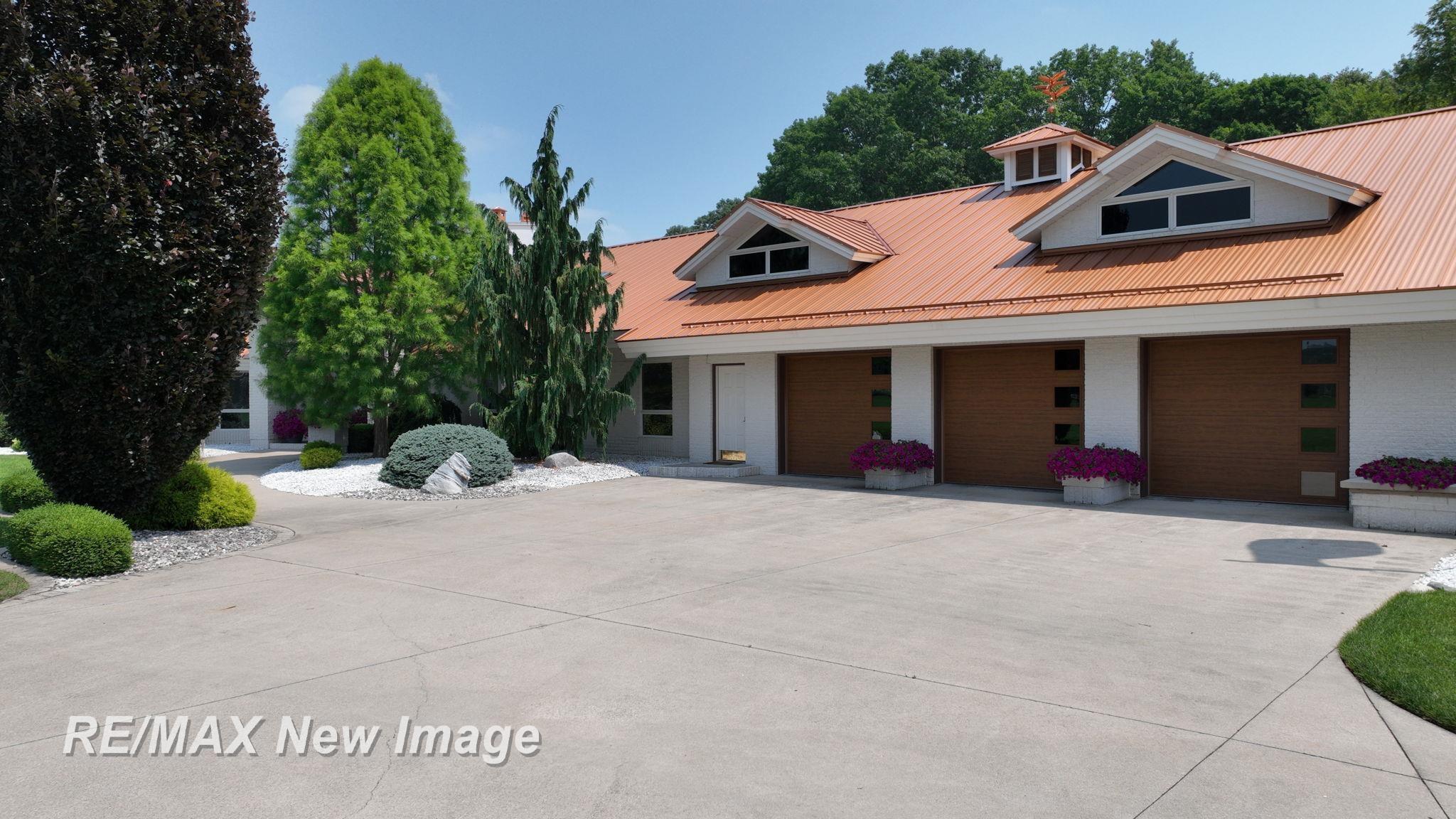 Saginaw, Michigan, 48609, United States, 3 Bedrooms Bedrooms, ,4 BathroomsBathrooms,Residential,Active,1894554