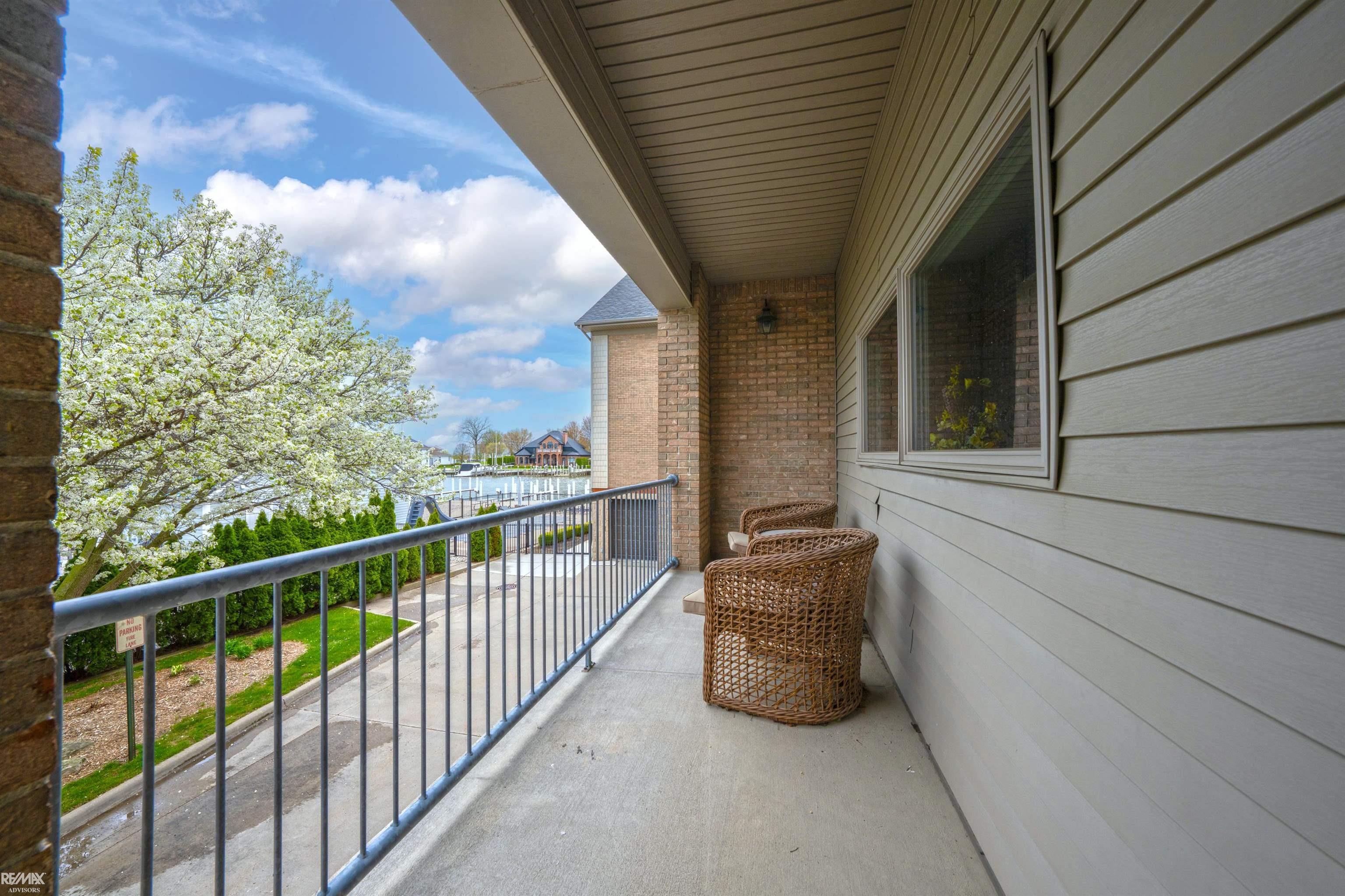 Harrison Twp, Michigan, 48045, United States, 2 Bedrooms Bedrooms, ,3 BathroomsBathrooms,Residential,Active,2042154