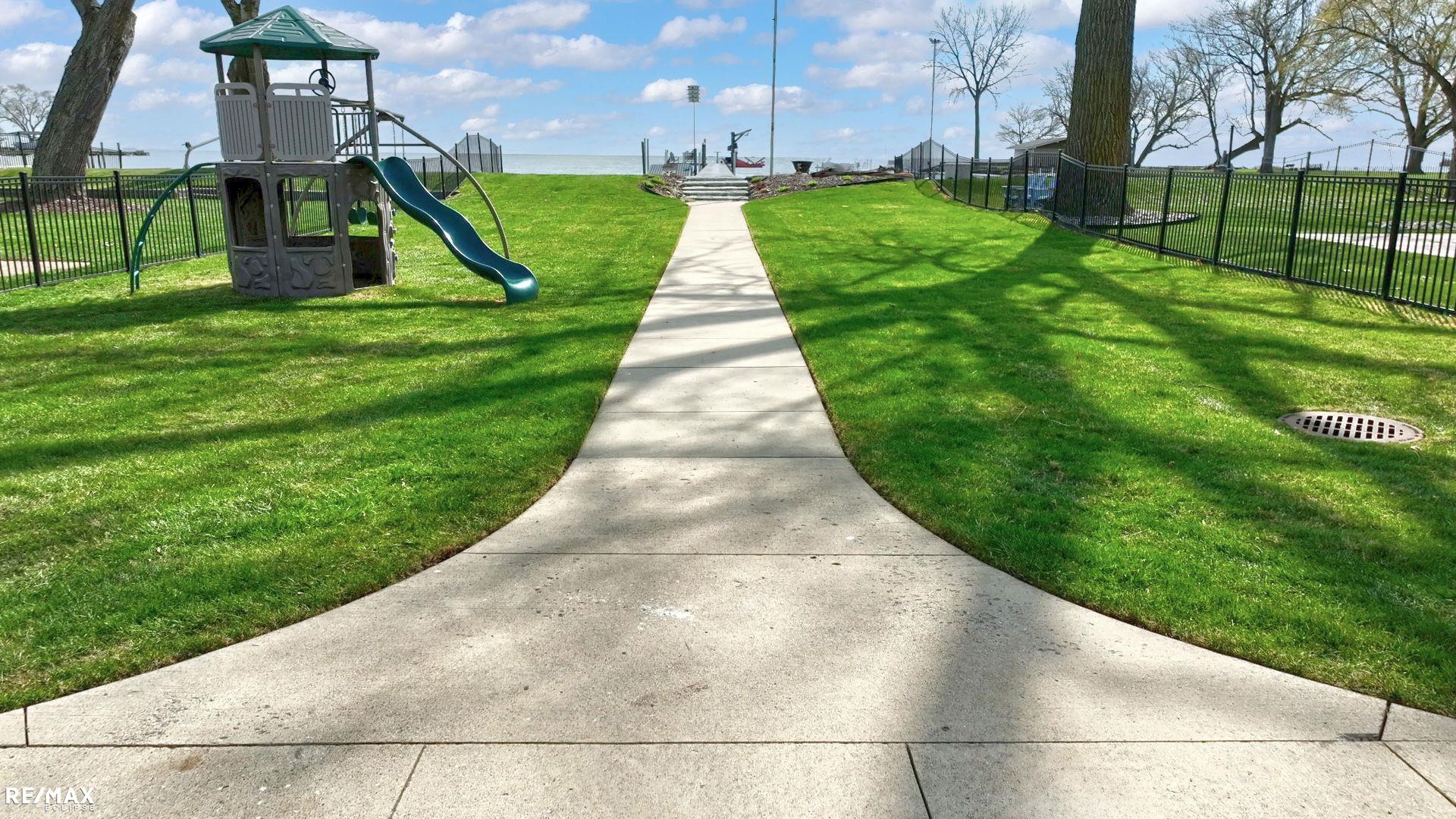 Saint Clair Shores, Michigan, 48081, United States, ,5 BathroomsBathrooms,Residential,Active,1829899