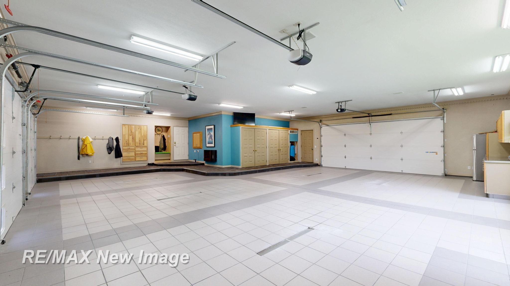 Saginaw, Michigan, 48609, United States, 3 Bedrooms Bedrooms, ,4 BathroomsBathrooms,Residential,Active,1999939