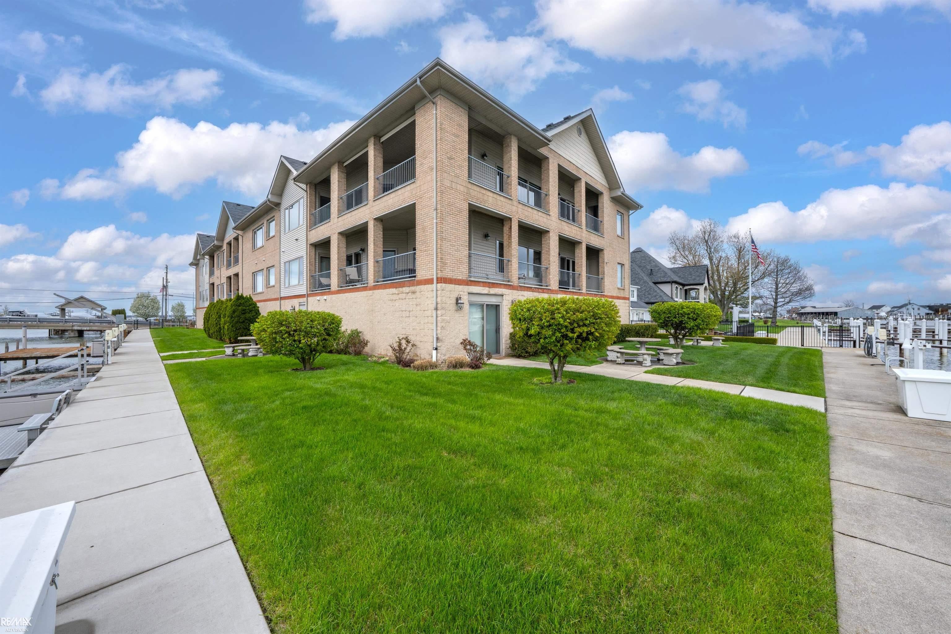 Harrison Twp, Michigan, 48045, United States, 2 Bedrooms Bedrooms, ,3 BathroomsBathrooms,Residential,Active,2042154