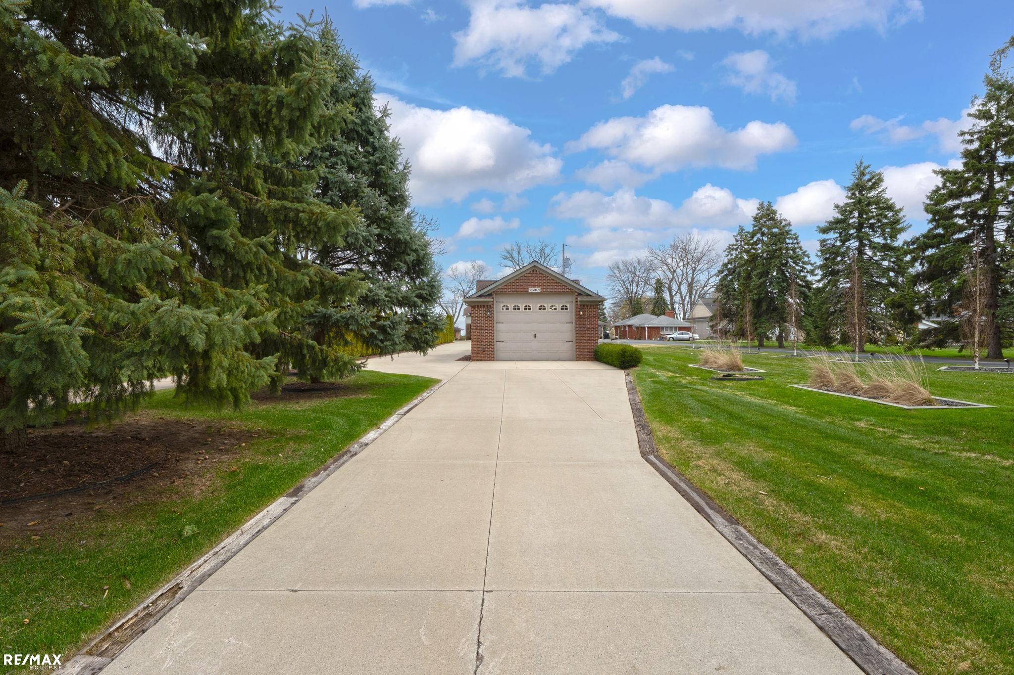 Saint Clair Shores, Michigan, 48081, United States, ,5 BathroomsBathrooms,Residential,Active,1829899