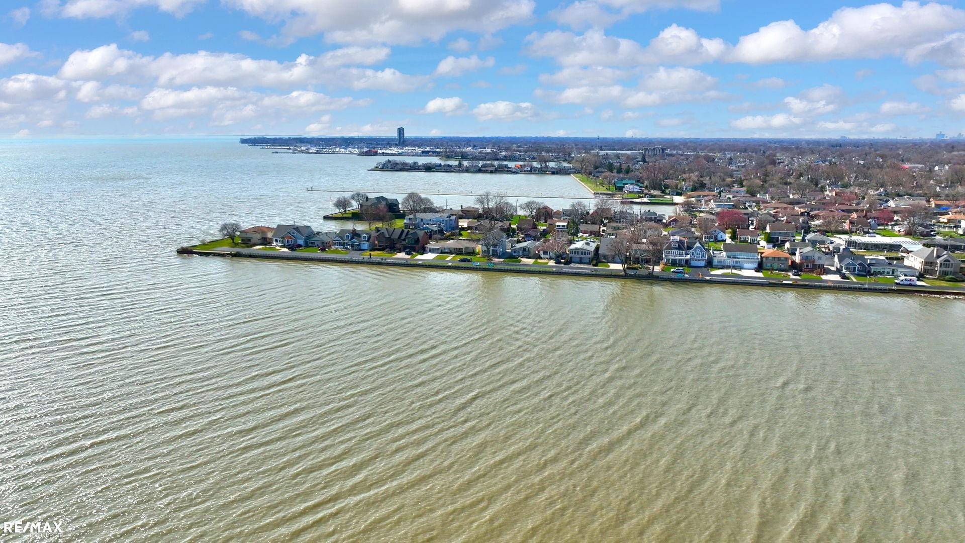 Saint Clair Shores, Michigan, 48081, United States, ,5 BathroomsBathrooms,Residential,Active,1829899