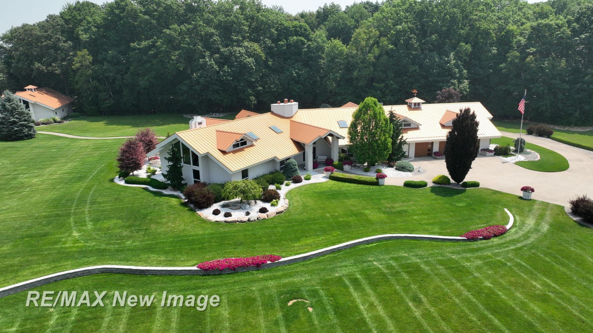 Saginaw, Michigan, 48609, United States, 3 Bedrooms Bedrooms, ,4 BathroomsBathrooms,Residential,Active,1999939