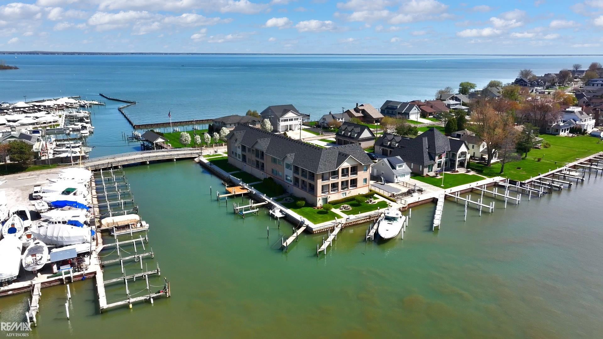 Harrison Twp, Michigan, 48045, United States, 2 Bedrooms Bedrooms, ,3 BathroomsBathrooms,Residential,Active,2042154