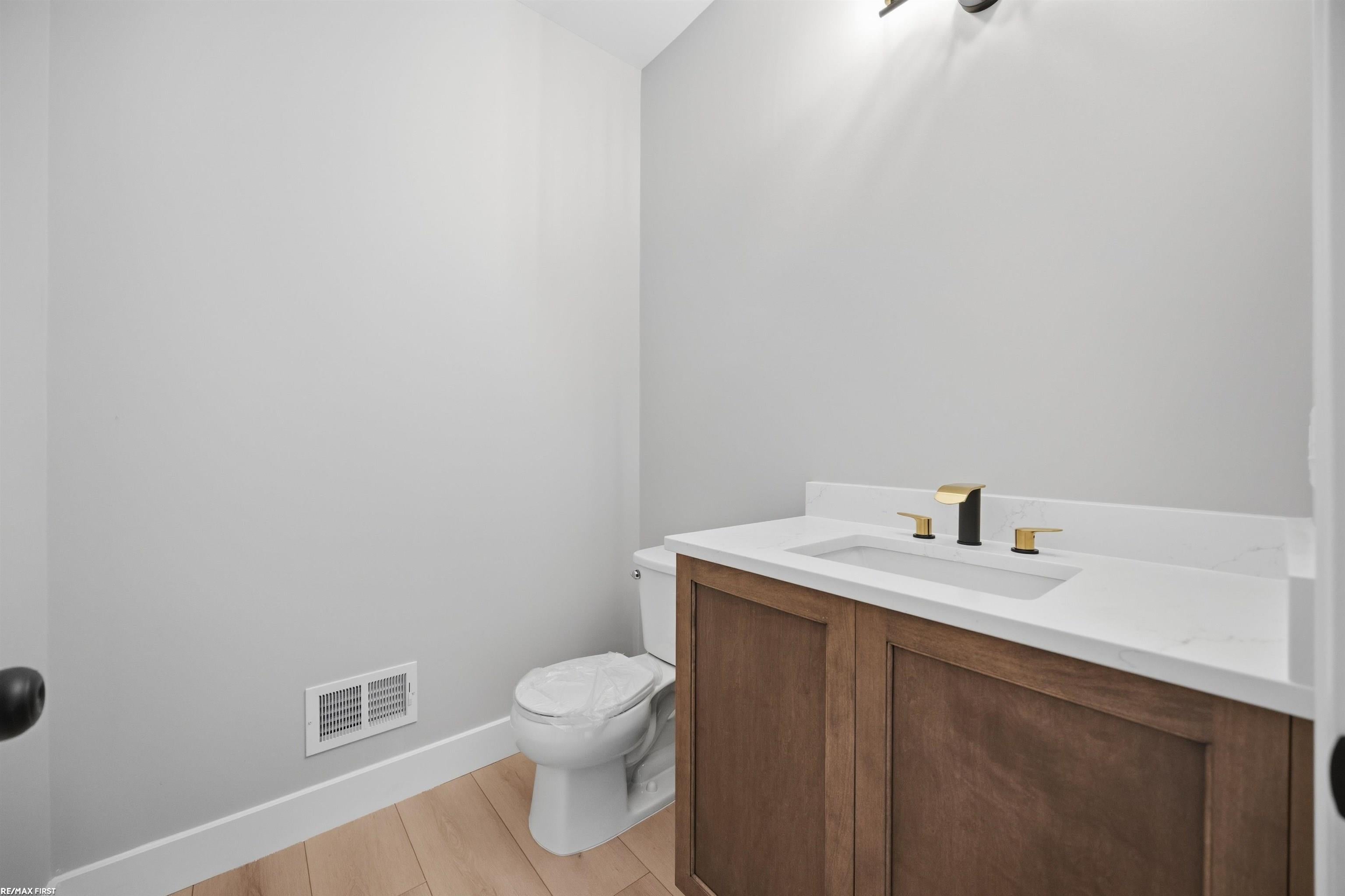 Shelby Twp, Michigan, 48315, United States, 4 Bedrooms Bedrooms, ,4 BathroomsBathrooms,Residential,Active,2009161