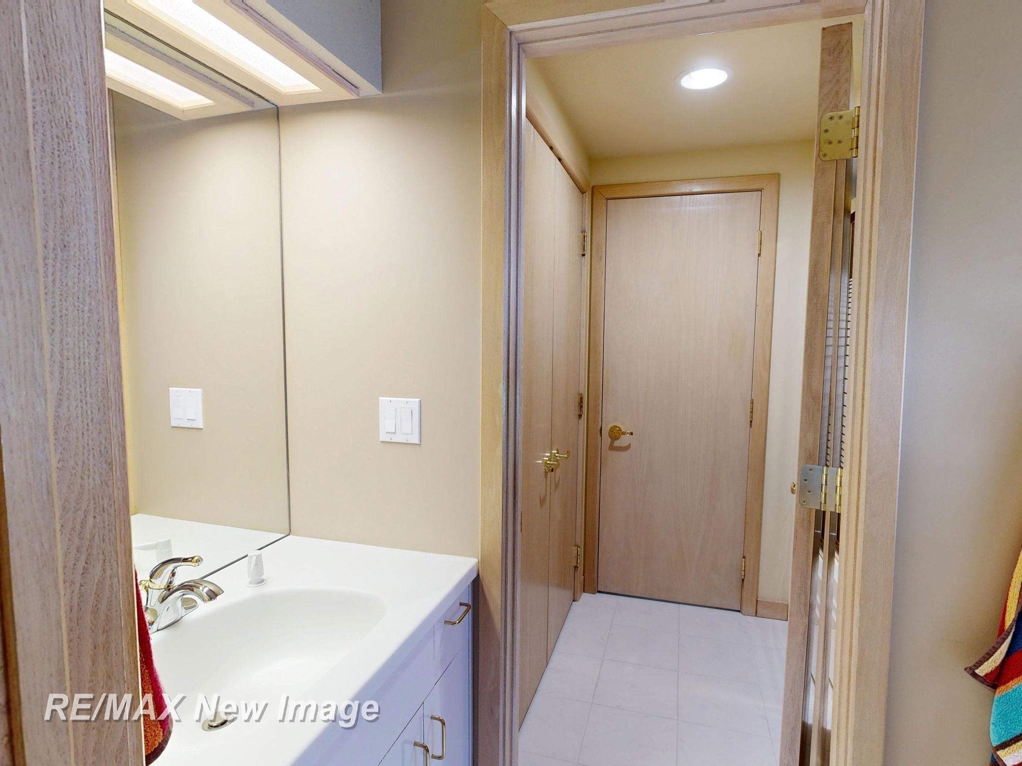 Saginaw, Michigan, 48609, United States, 3 Bedrooms Bedrooms, ,4 BathroomsBathrooms,Residential,Active,1894554