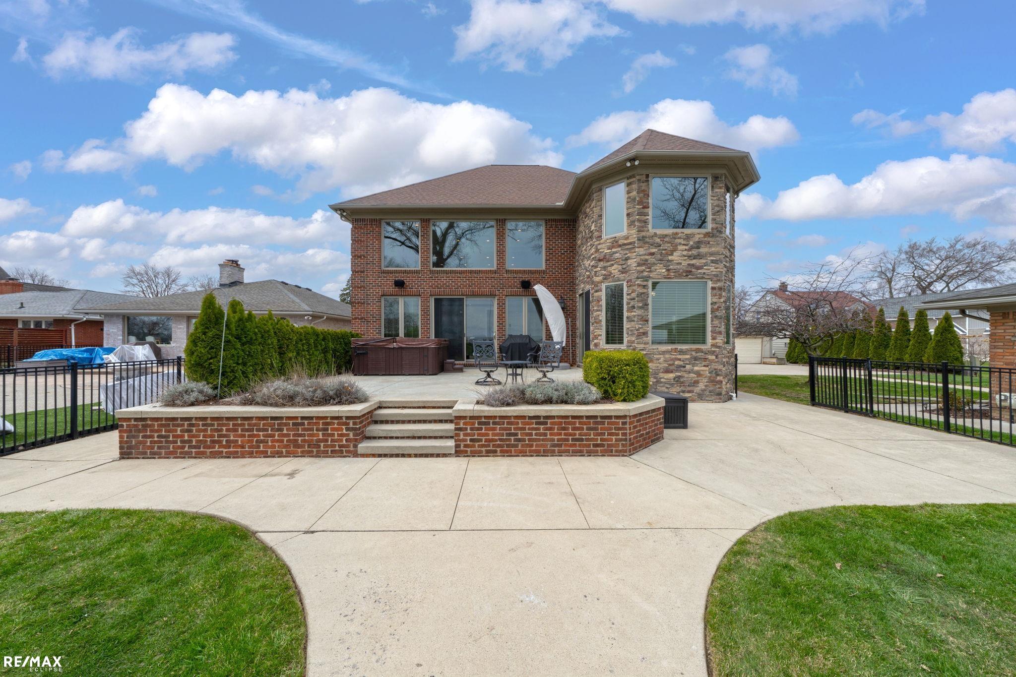 Saint Clair Shores, Michigan, 48081, United States, ,5 BathroomsBathrooms,Residential,Active,1829899