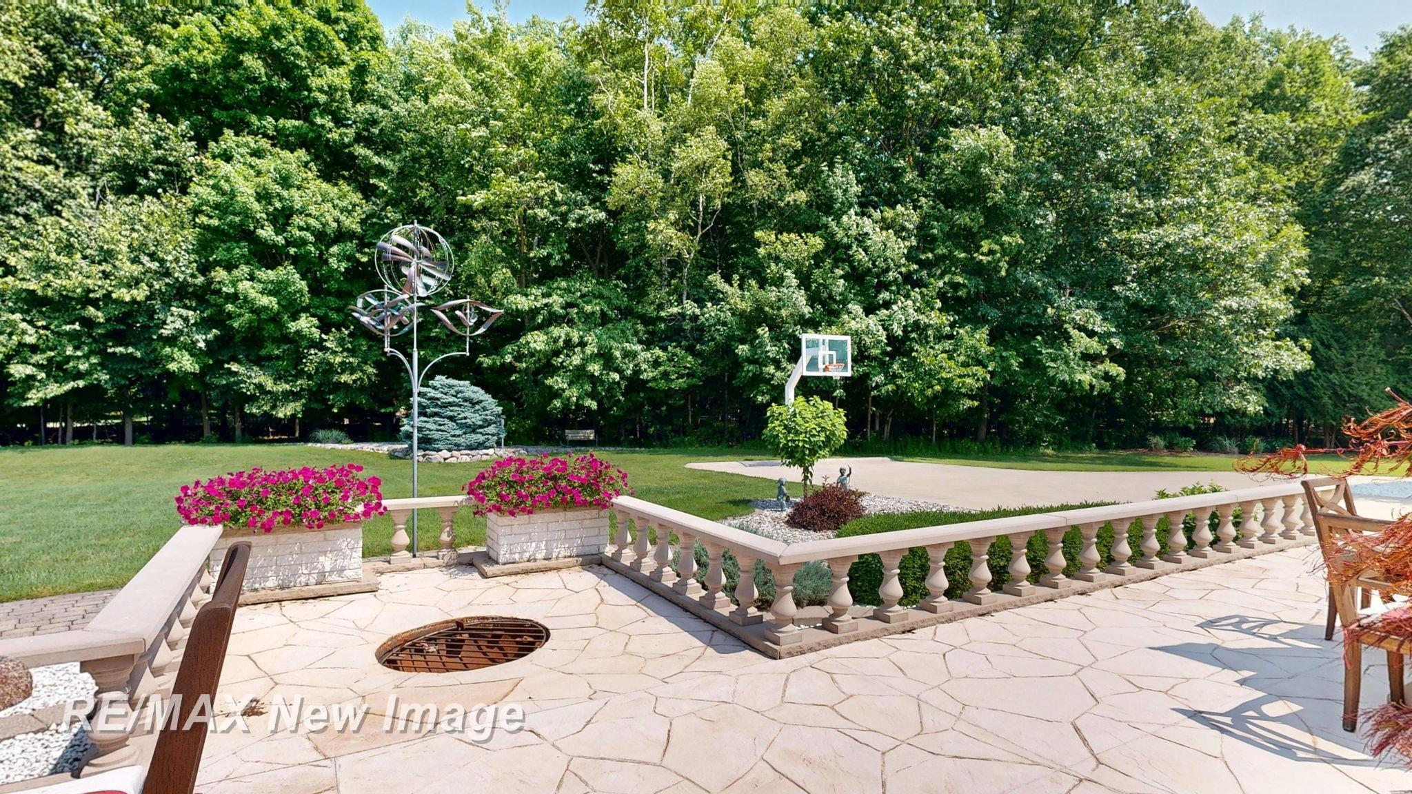 Saginaw, Michigan, 48609, United States, 3 Bedrooms Bedrooms, ,4 BathroomsBathrooms,Residential,Active,1894554