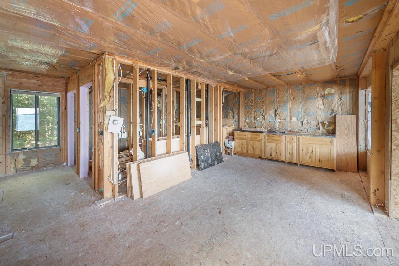 Au Train, Michigan, 49806, United States, 7 Bedrooms Bedrooms, ,7 BathroomsBathrooms,Residential,Active,2015448