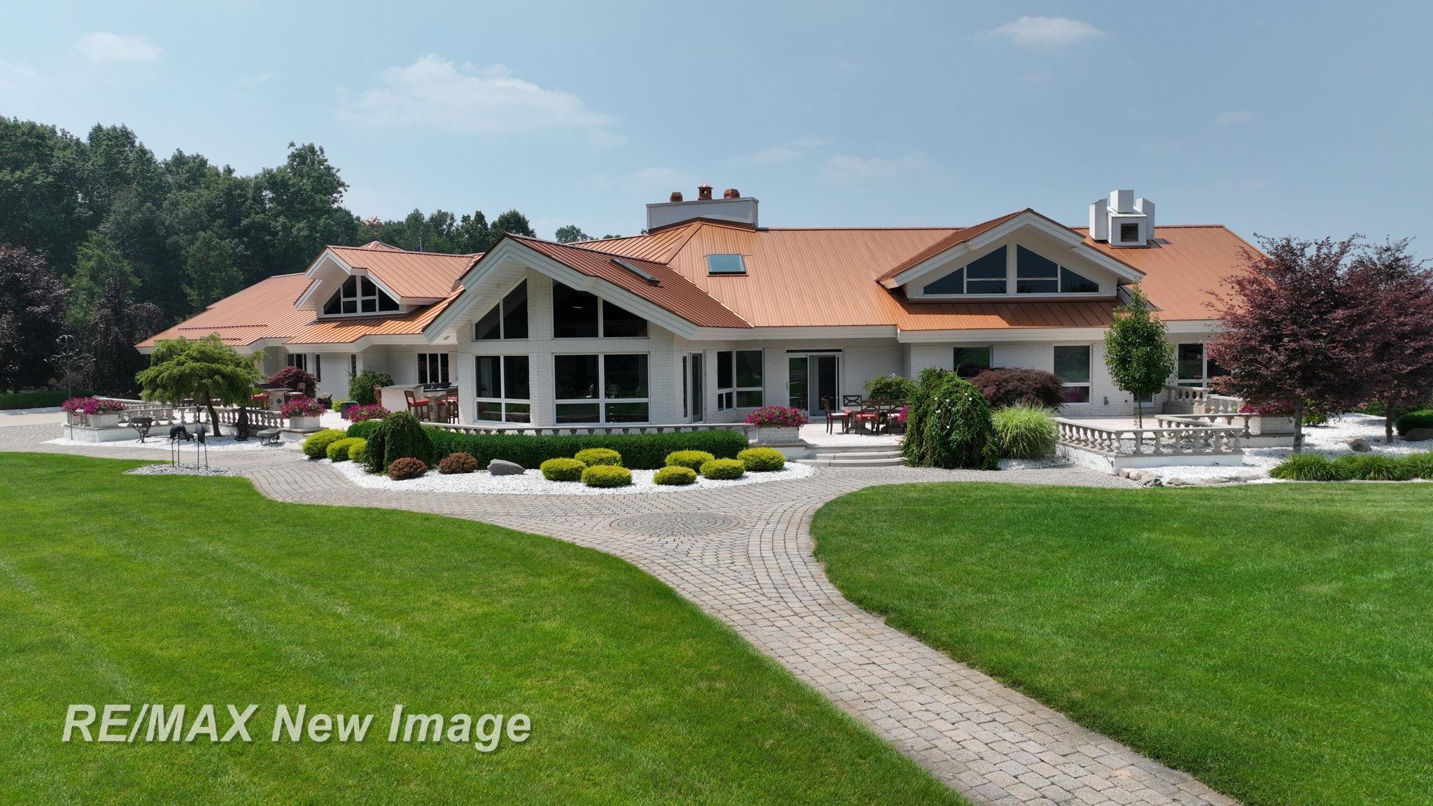 Saginaw, Michigan, 48609, United States, 3 Bedrooms Bedrooms, ,4 BathroomsBathrooms,Residential,Active,1999939