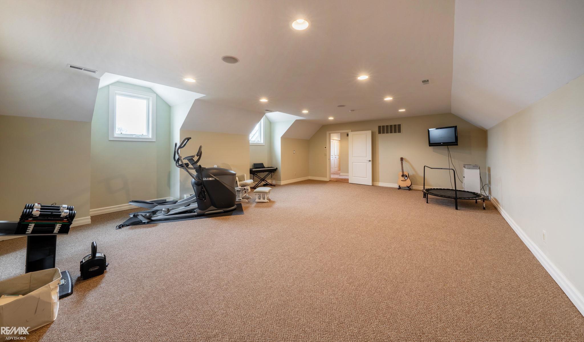 Saint Clair Shores, Michigan, 48081, United States, ,5 BathroomsBathrooms,Residential,Active,1829899