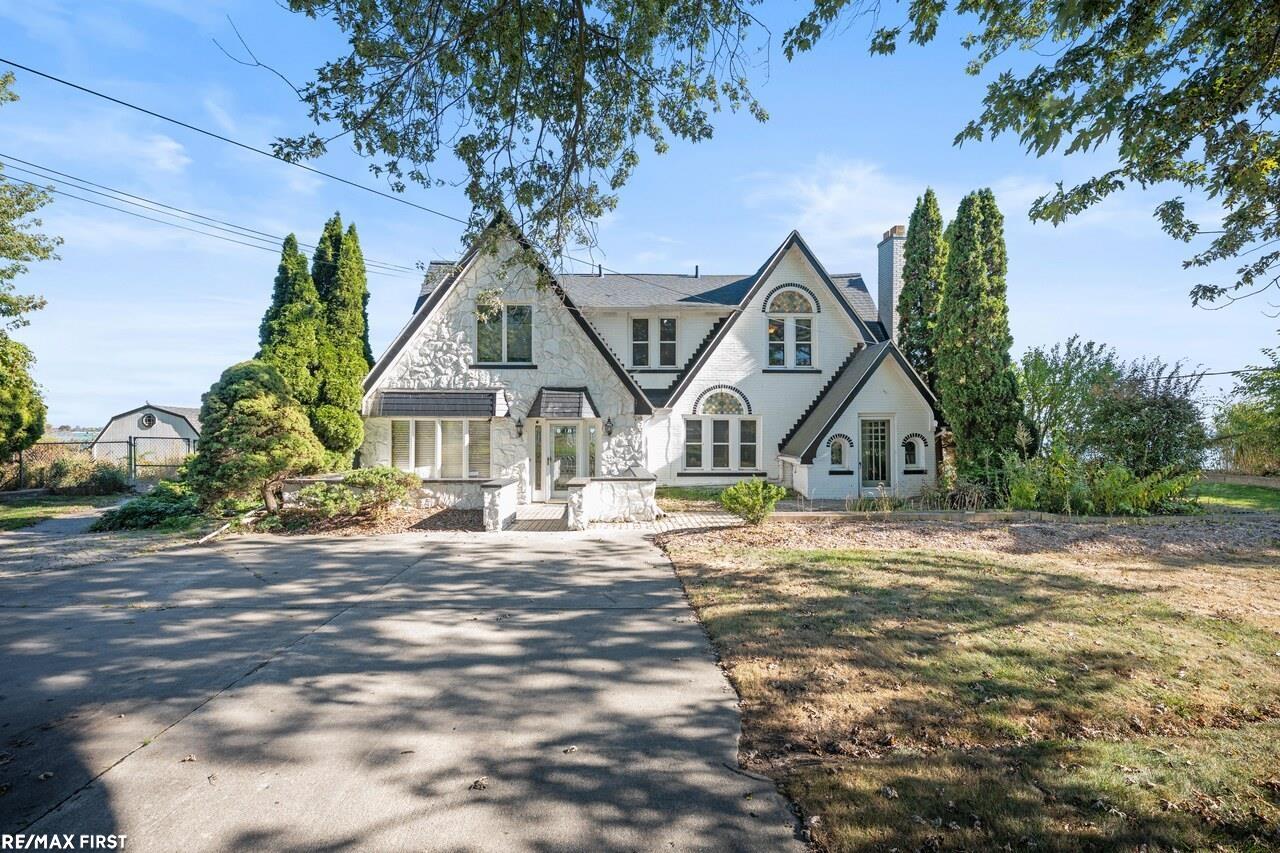 Harrison Twp, Michigan, 48045, United States, 3 Bedrooms Bedrooms, ,4 BathroomsBathrooms,Residential,Active,1965831