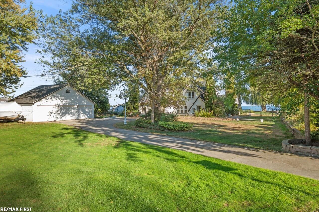 Harrison Twp, Michigan, 48045, United States, 3 Bedrooms Bedrooms, ,4 BathroomsBathrooms,Residential,Active,1965831