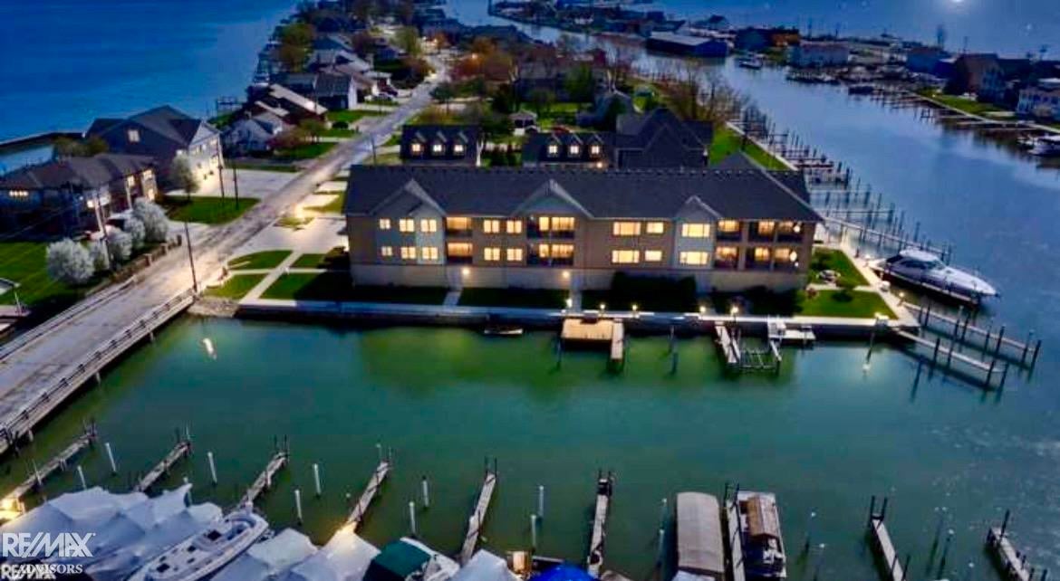 Harrison Twp, Michigan, 48045, United States, 2 Bedrooms Bedrooms, ,3 BathroomsBathrooms,Residential,Active,2042154