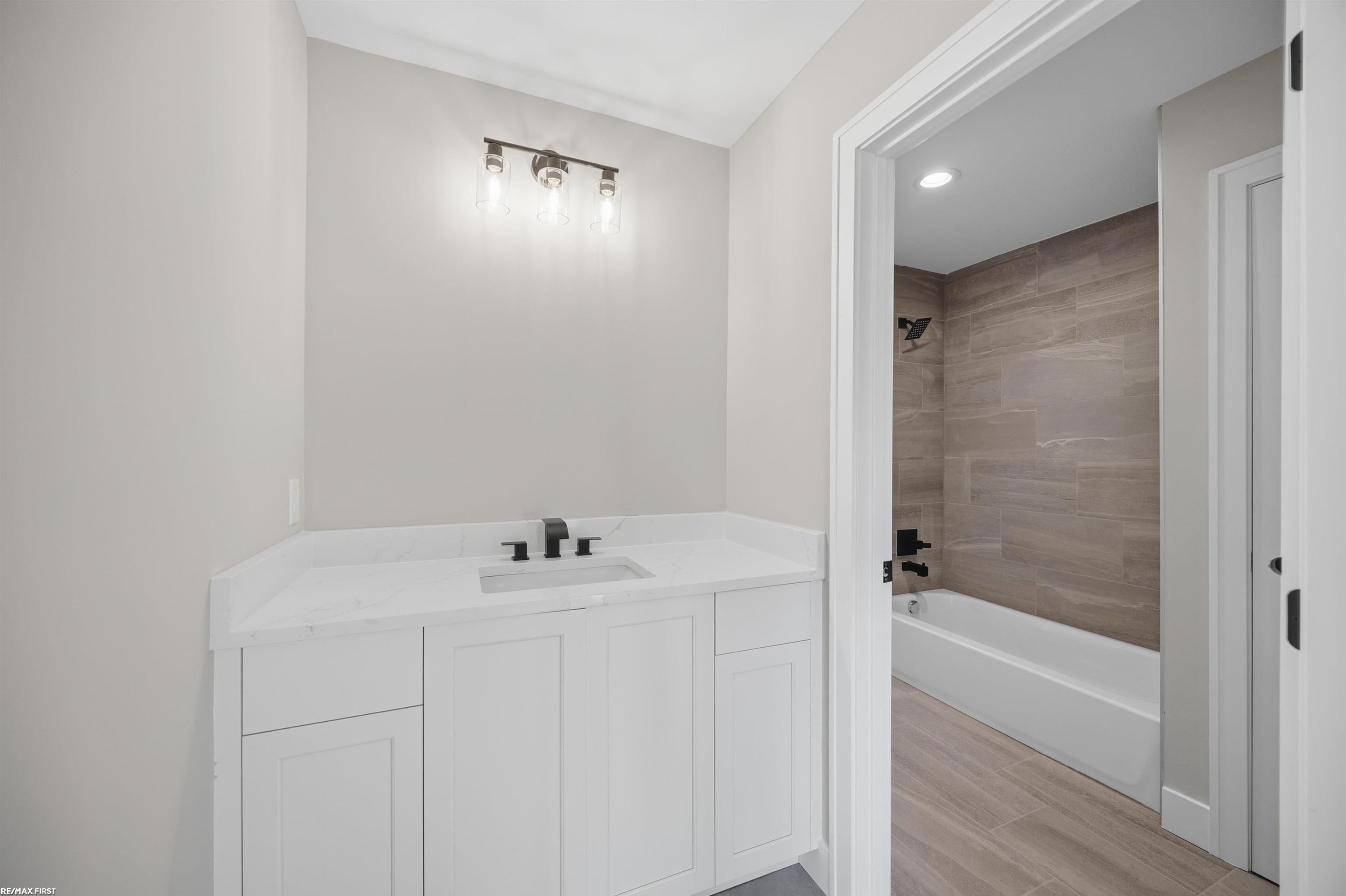 Shelby Twp, Michigan, 48315, United States, 4 Bedrooms Bedrooms, ,4 BathroomsBathrooms,Residential,Active,2009161