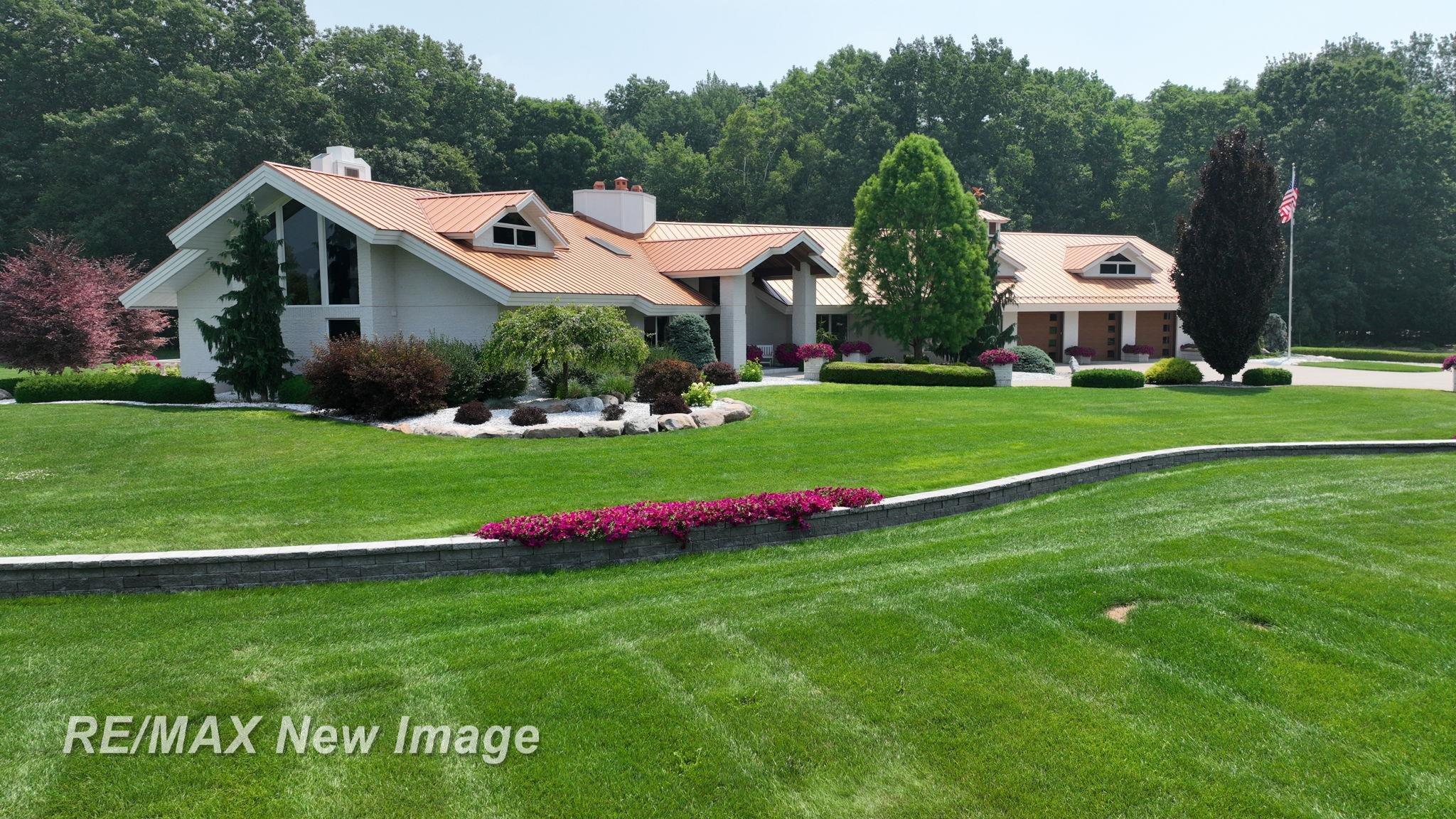 Saginaw, Michigan, 48609, United States, 3 Bedrooms Bedrooms, ,4 BathroomsBathrooms,Residential,Active,1894554