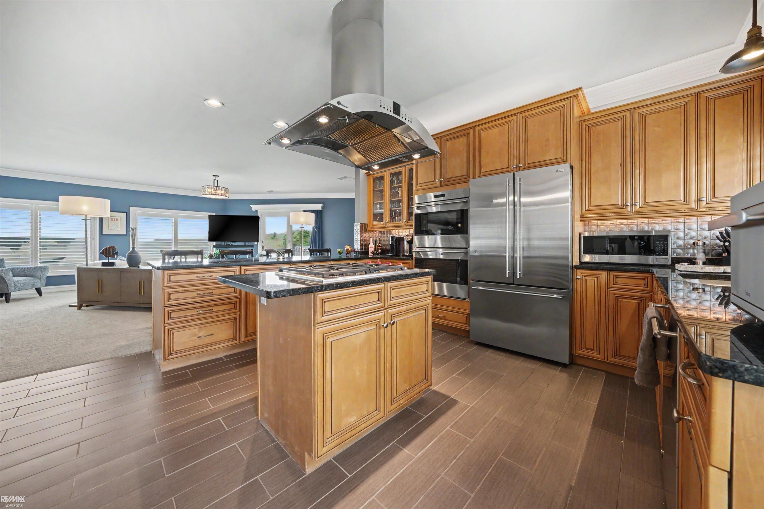 Harrison Twp, Michigan, 48045, United States, 2 Bedrooms Bedrooms, ,3 BathroomsBathrooms,Residential,Active,2042154