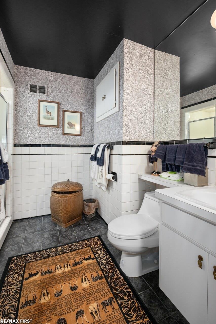 Harrison Twp, Michigan, 48045, United States, 3 Bedrooms Bedrooms, ,4 BathroomsBathrooms,Residential,Active,1965831