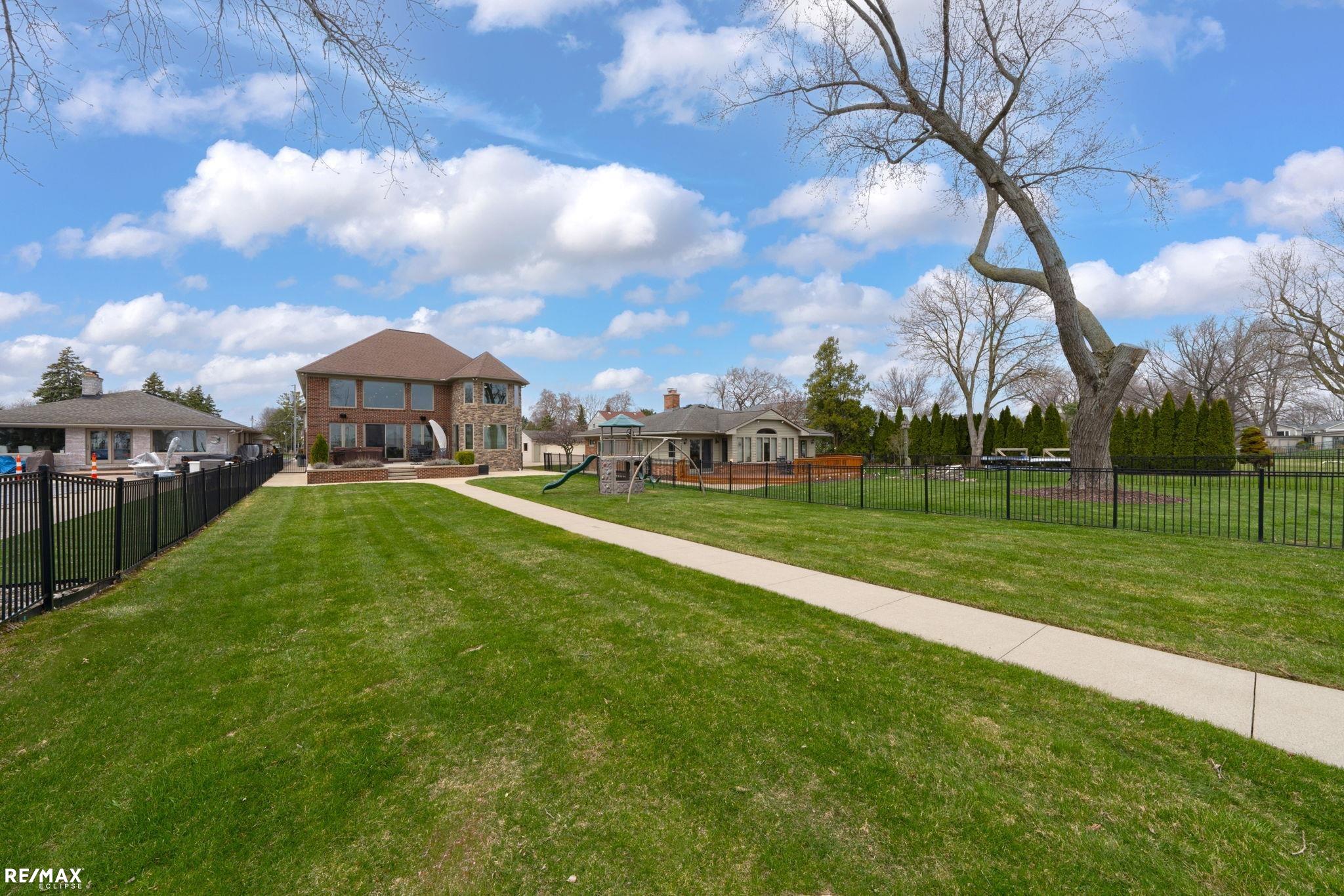 Saint Clair Shores, Michigan, 48081, United States, ,5 BathroomsBathrooms,Residential,Active,1829899