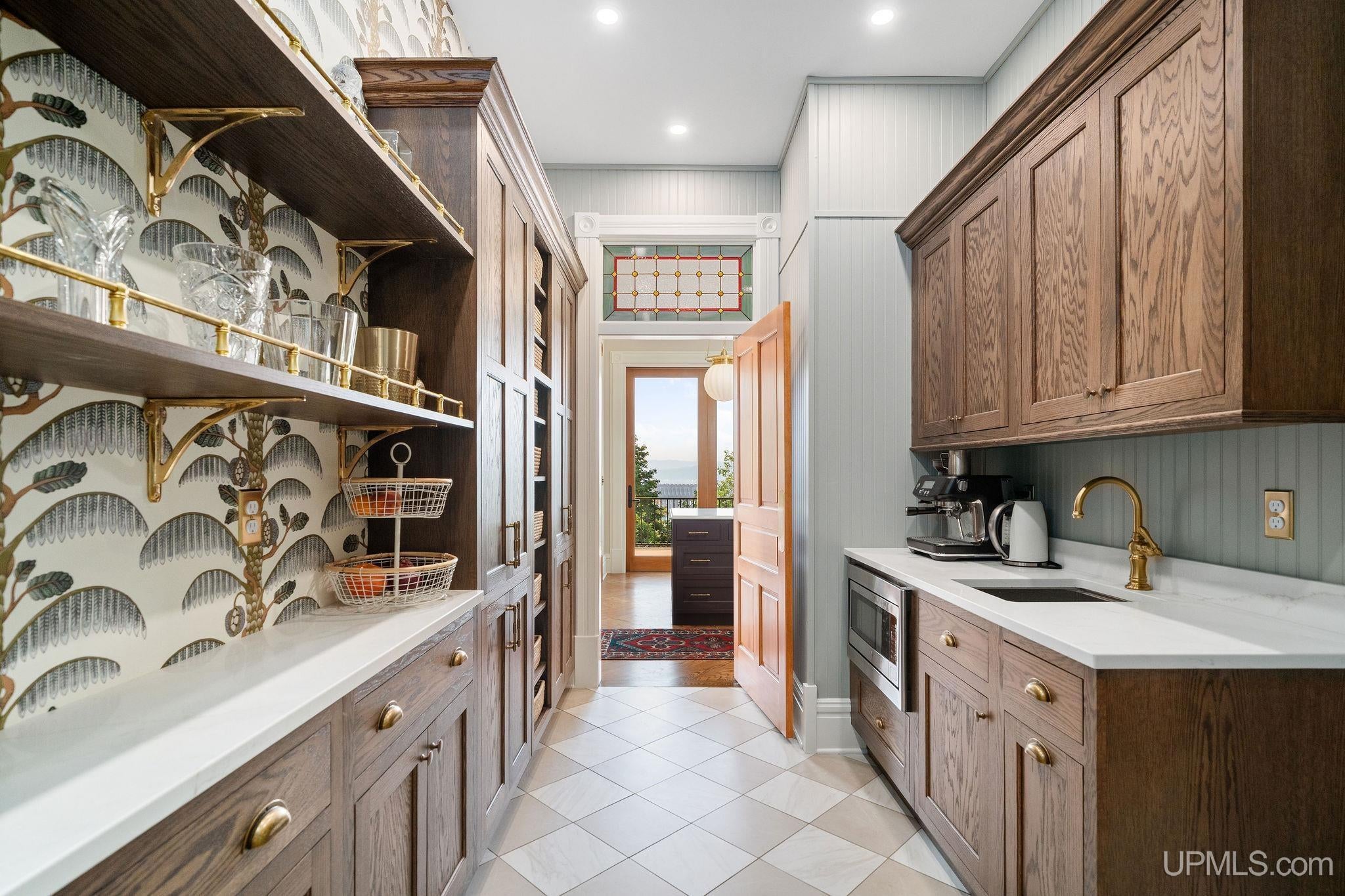 Marquette, Michigan, 49855, United States, 4 Bedrooms Bedrooms, ,4 BathroomsBathrooms,Residential,Active,1907987