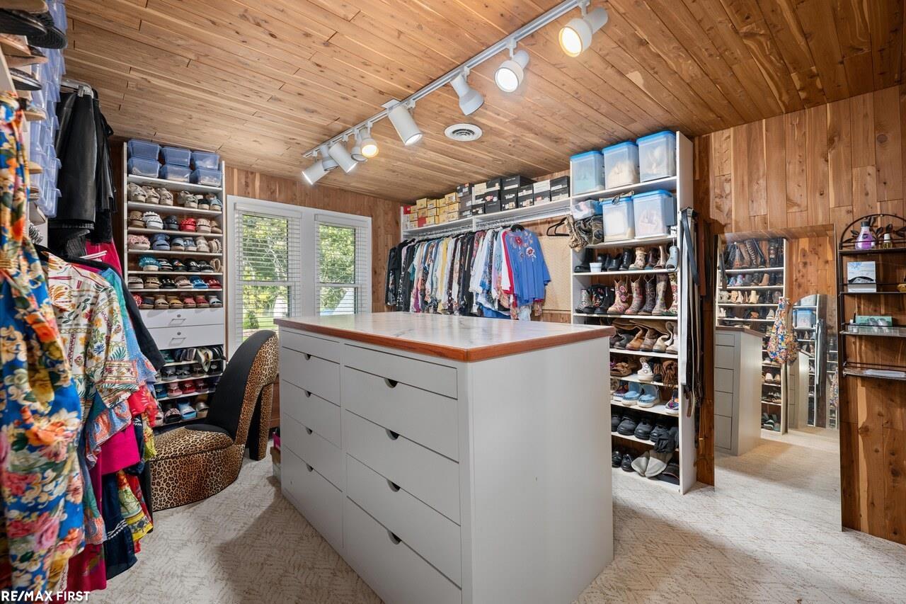 Harrison Twp, Michigan, 48045, United States, 3 Bedrooms Bedrooms, ,4 BathroomsBathrooms,Residential,Active,1965831