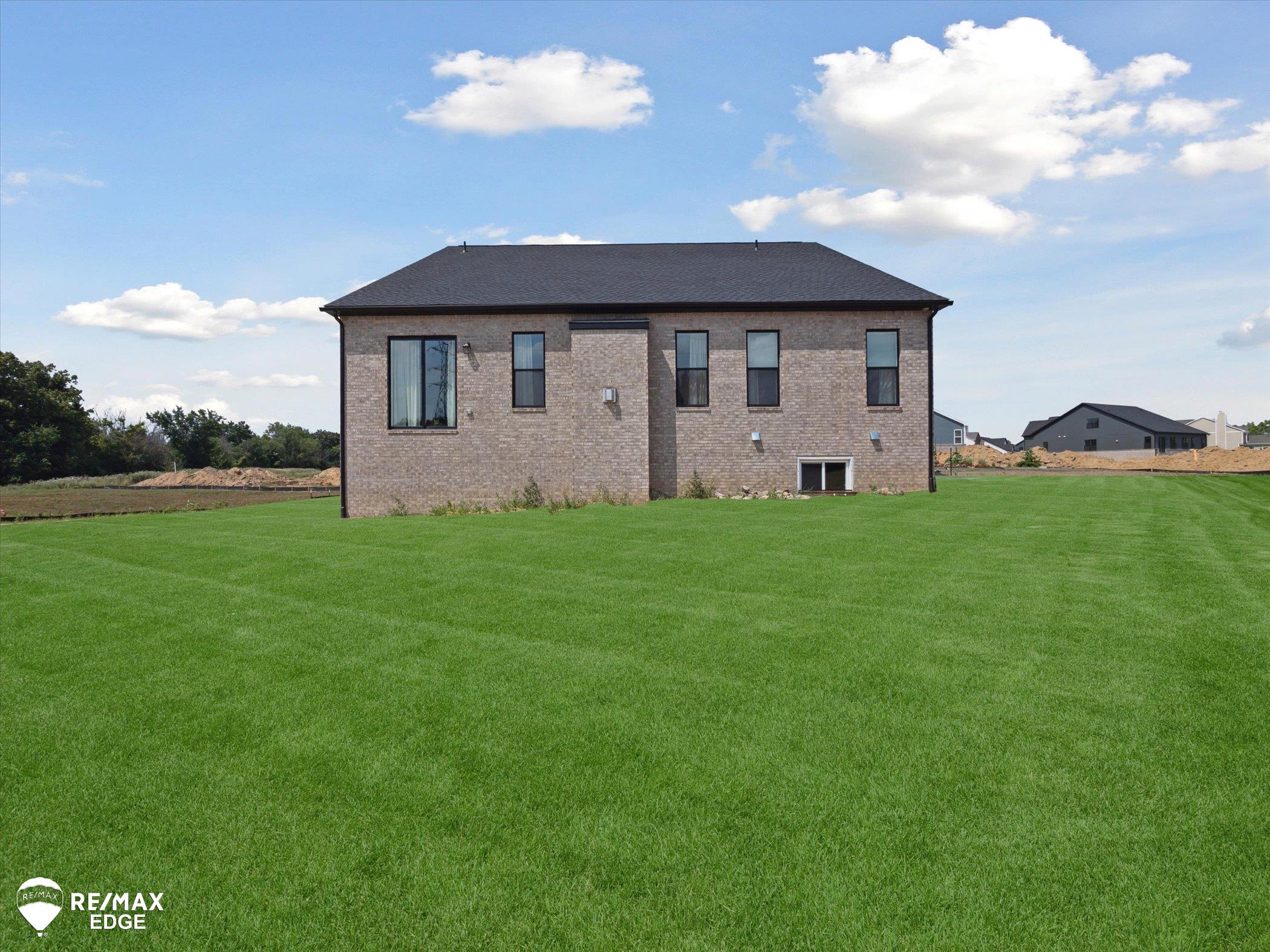Saline, Michigan, 48176, United States, 4 Bedrooms Bedrooms, ,3 BathroomsBathrooms,Residential,Active,1894549
