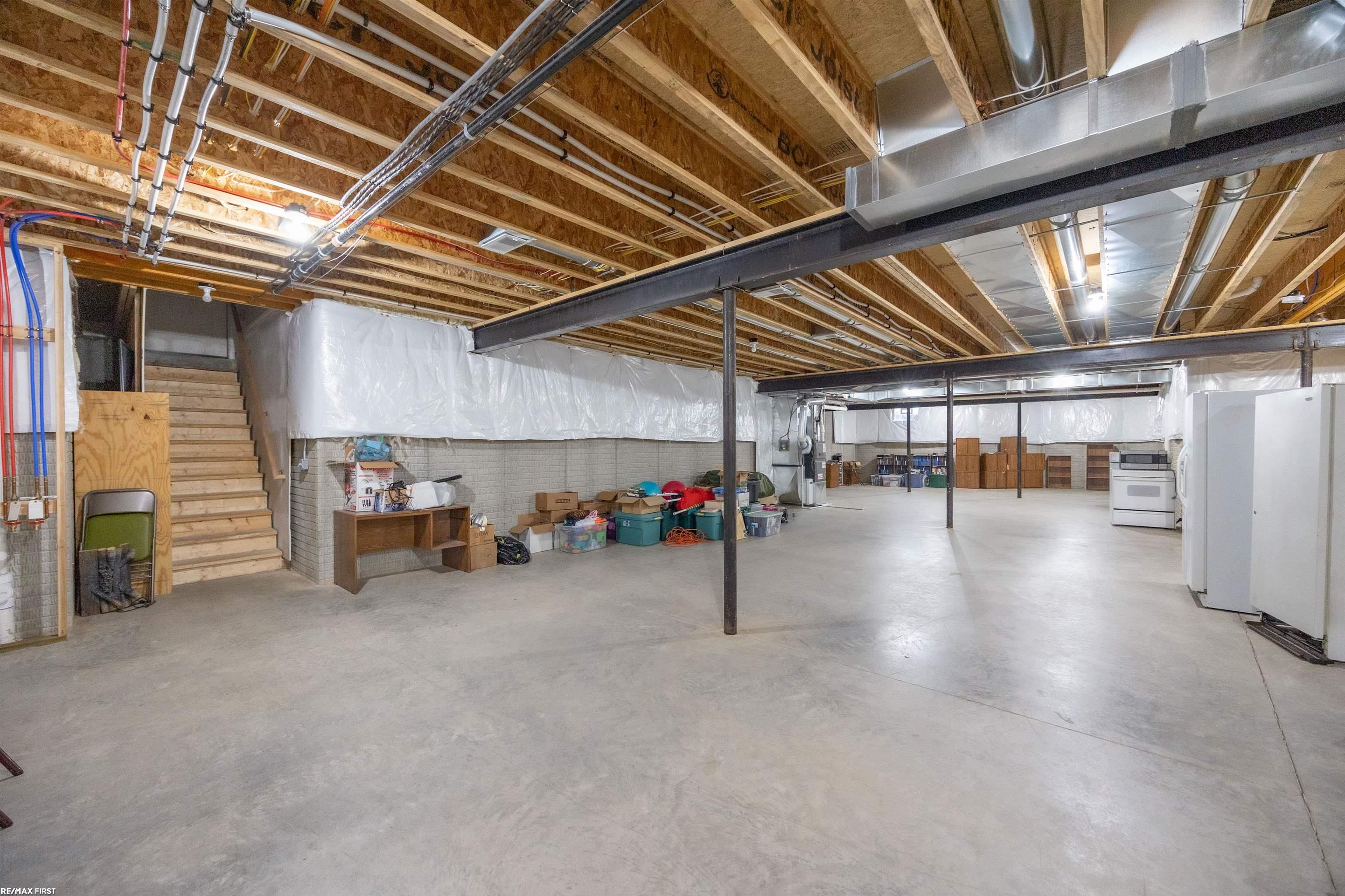 Clarkston, Michigan, 48348, United States, 5 Bedrooms Bedrooms, ,4 BathroomsBathrooms,Residential,Active,1973314